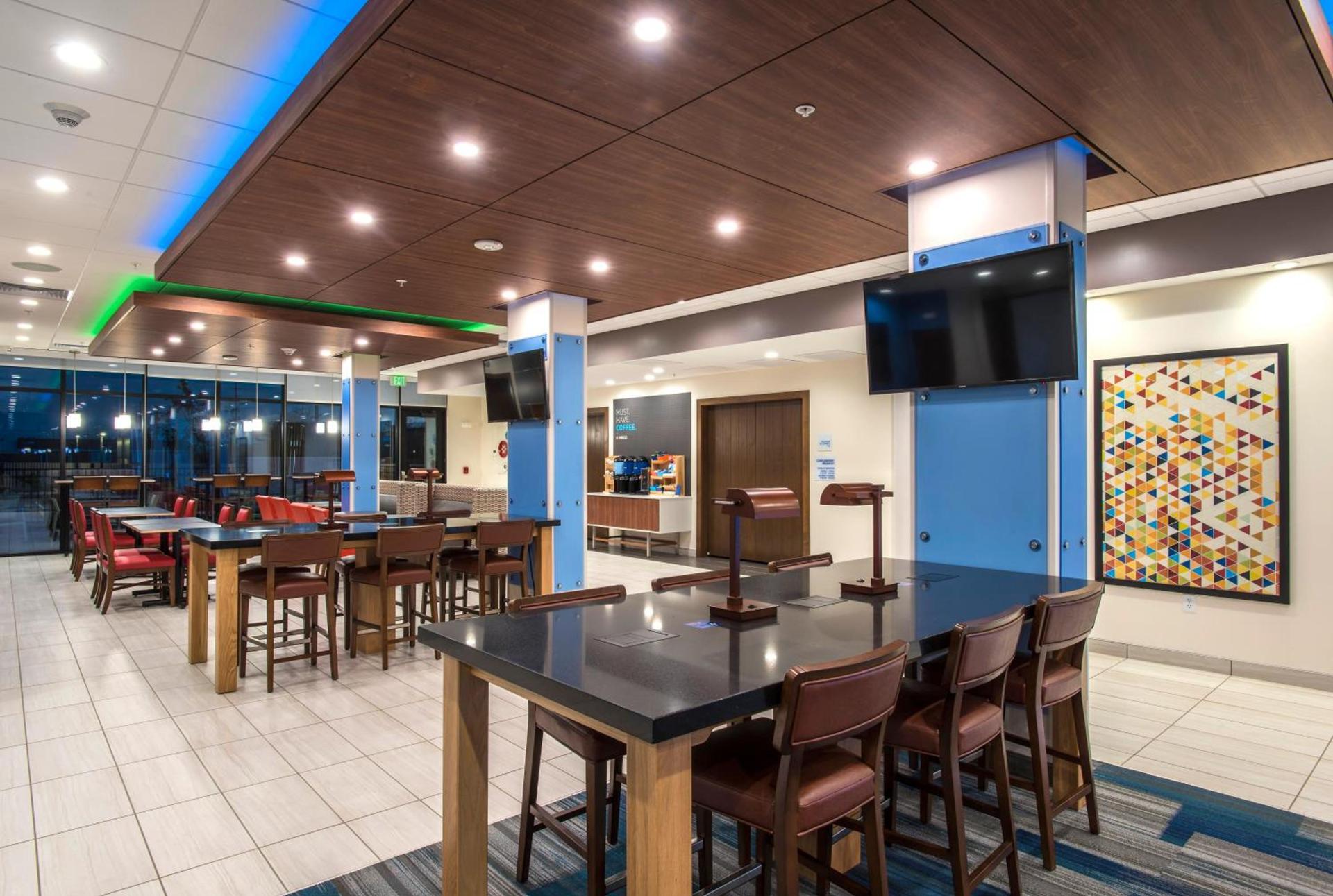 Holiday Inn Express & Suites - Phoenix North - Happy Valley by IHG photo 3