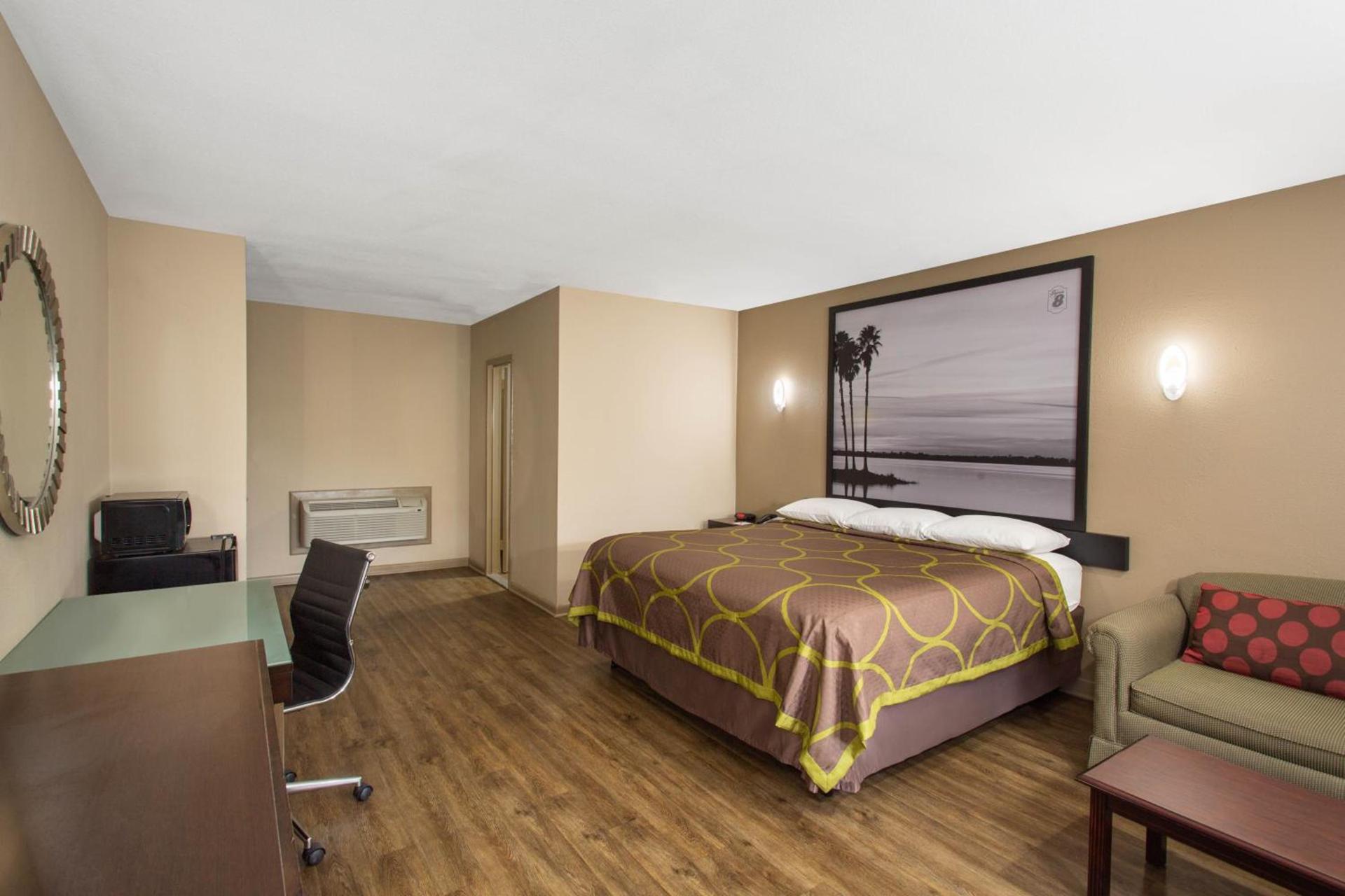 Super 8 by Wyndham Pensacola NAS Area photo 28