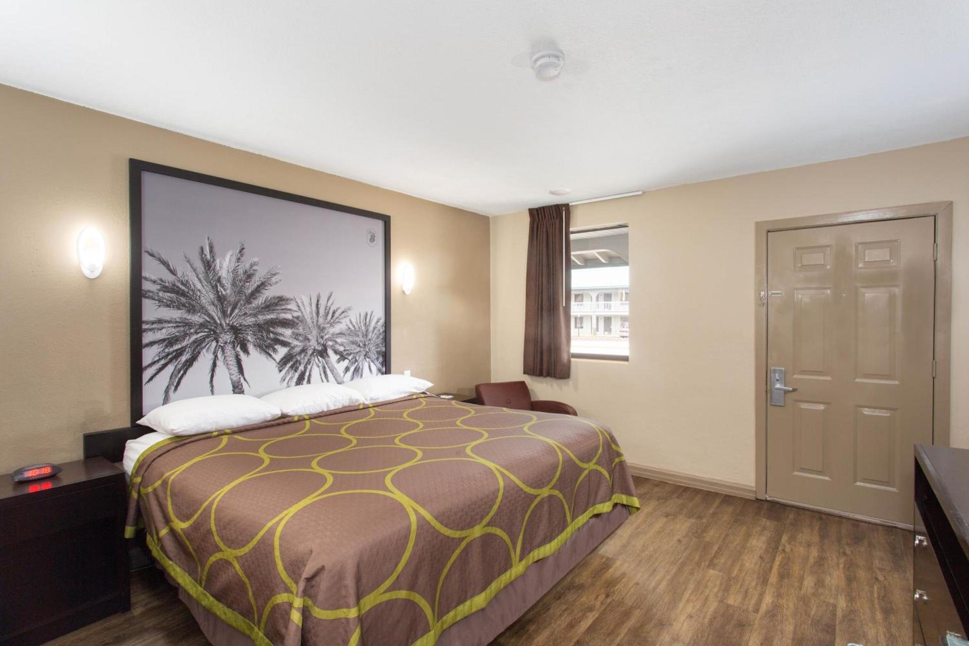 Super 8 by Wyndham Pensacola NAS Area photo 20
