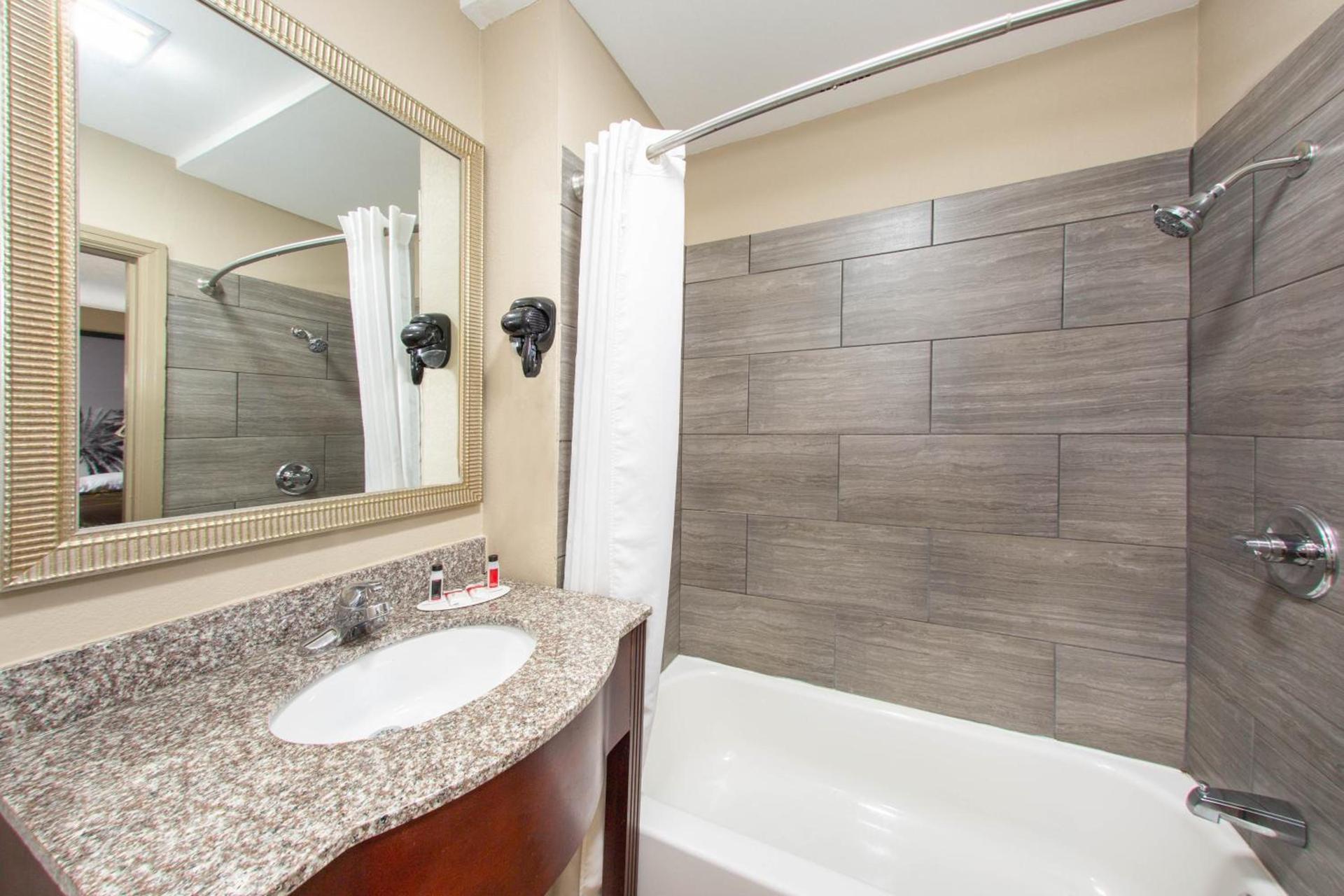 Super 8 by Wyndham Pensacola NAS Area photo 22