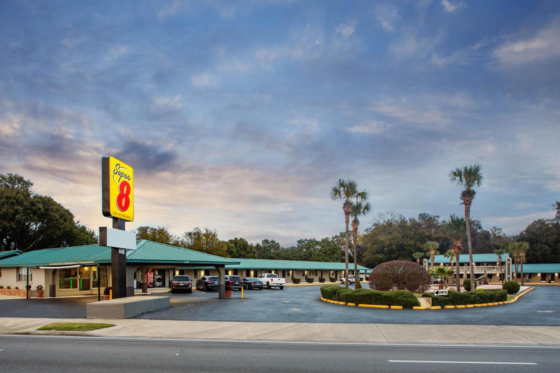 Super 8 by Wyndham Pensacola NAS Area photo 17
