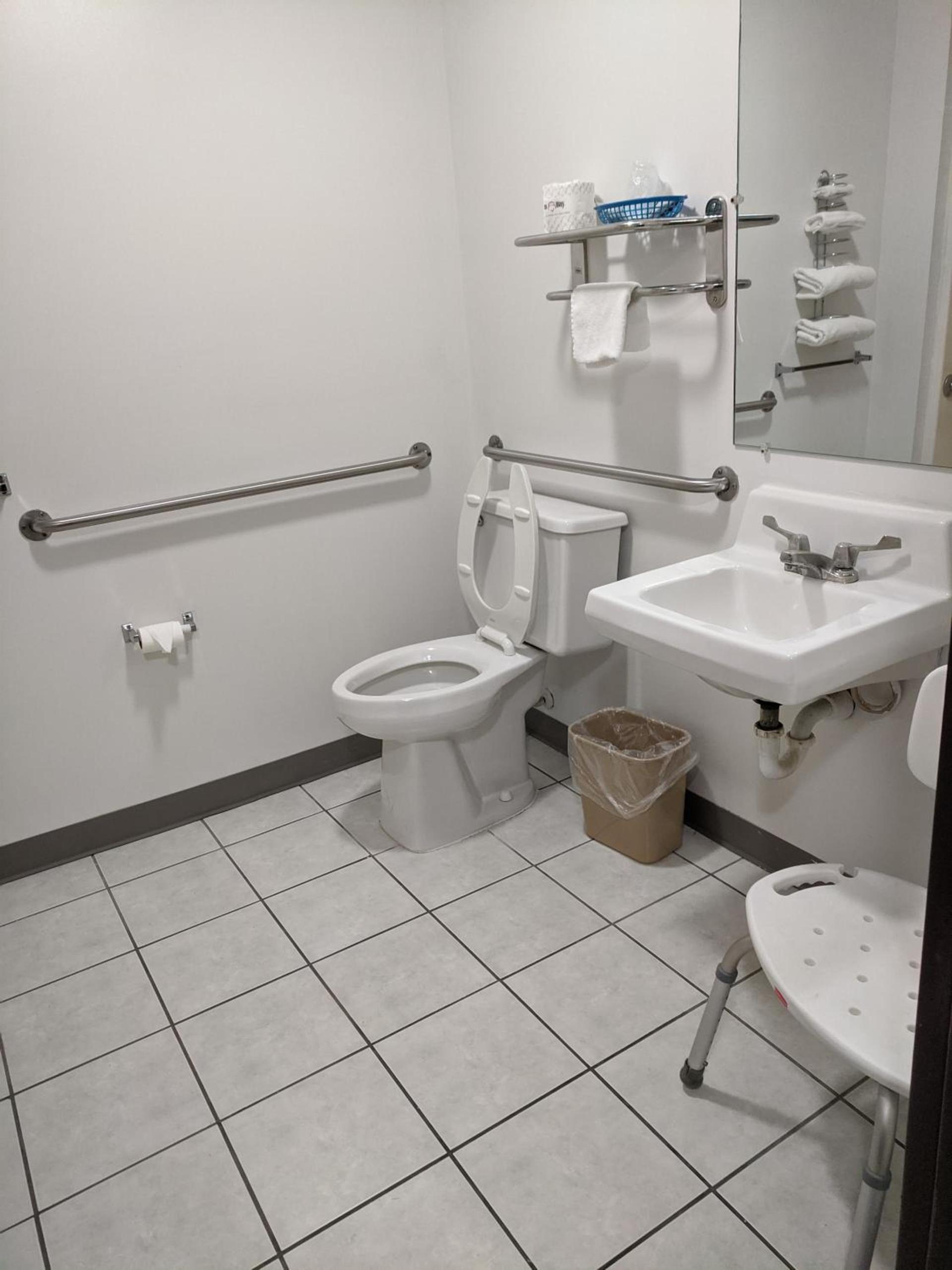 Americas Best Value Inn West Frankfort photo 27
