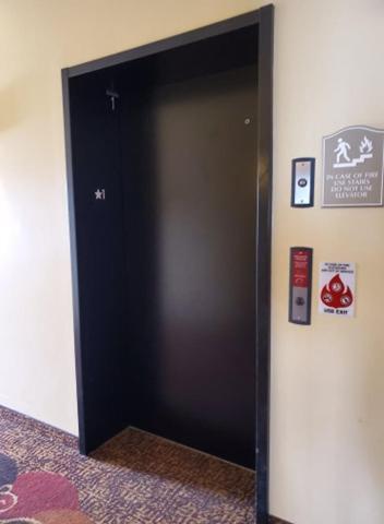 The Edgewood Hotel and Suites photo 5