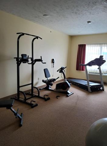 The Edgewood Hotel and Suites photo 4