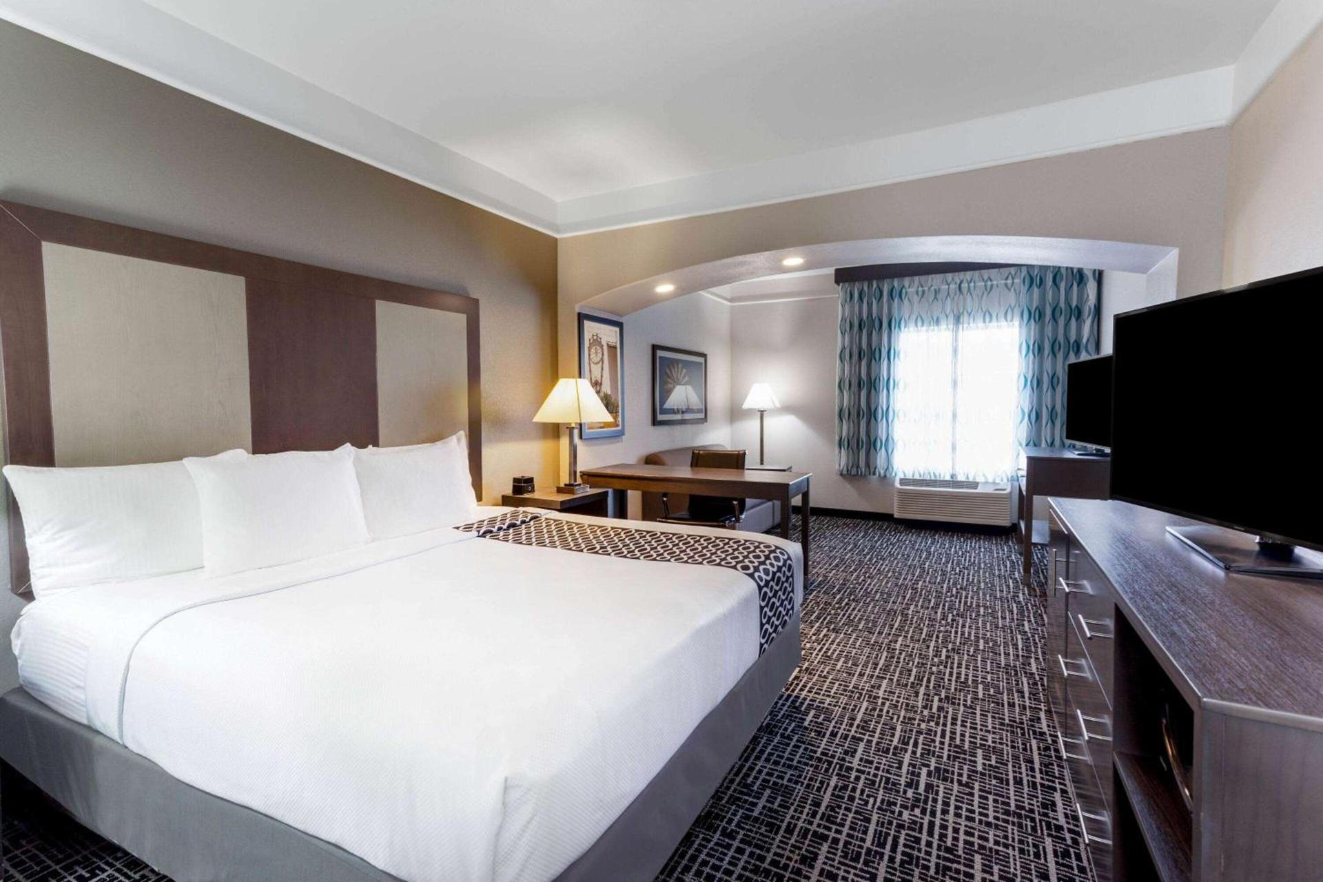 La Quinta by Wyndham Seguin photo 30