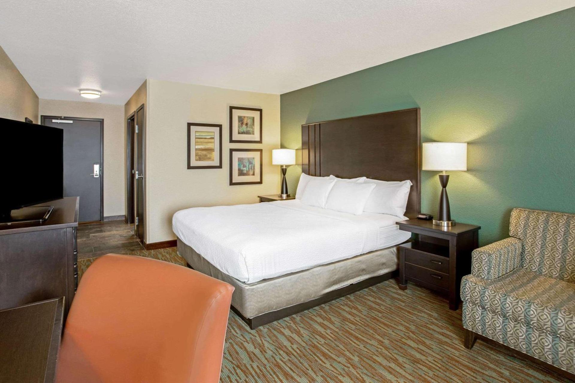 La Quinta by Wyndham Gillette photo 17