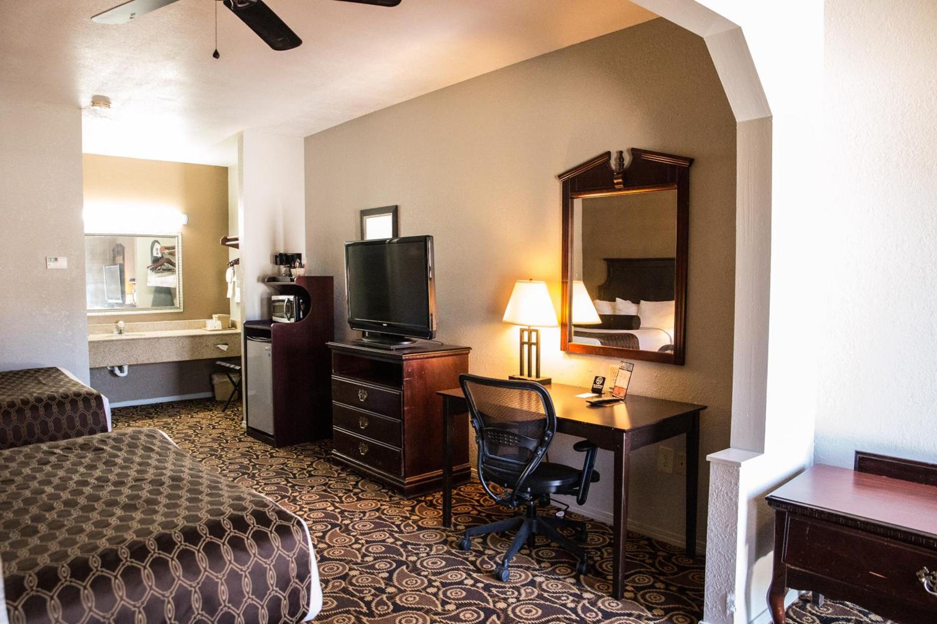 Mockingbird Inn & Suites photo 24