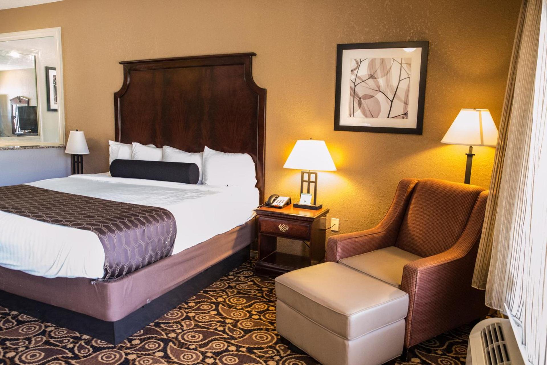 Mockingbird Inn & Suites photo 16