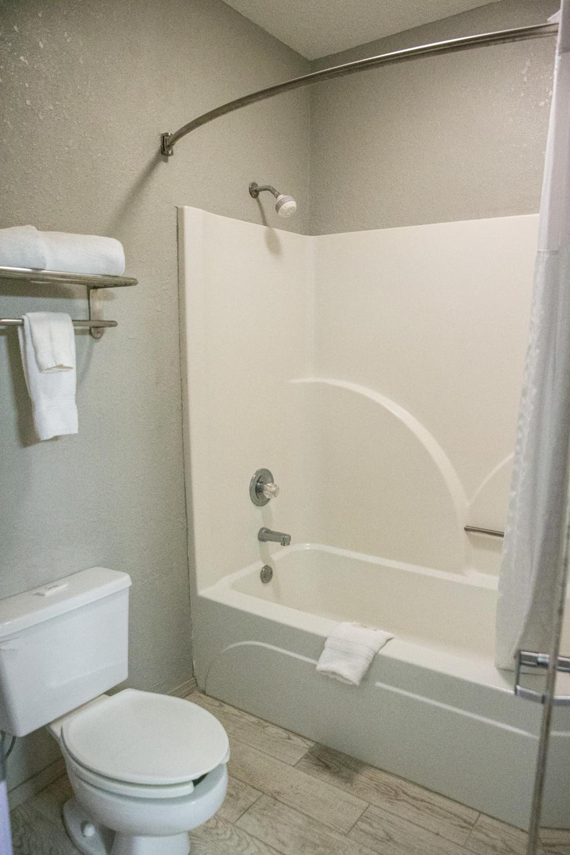 Mockingbird Inn & Suites photo 10