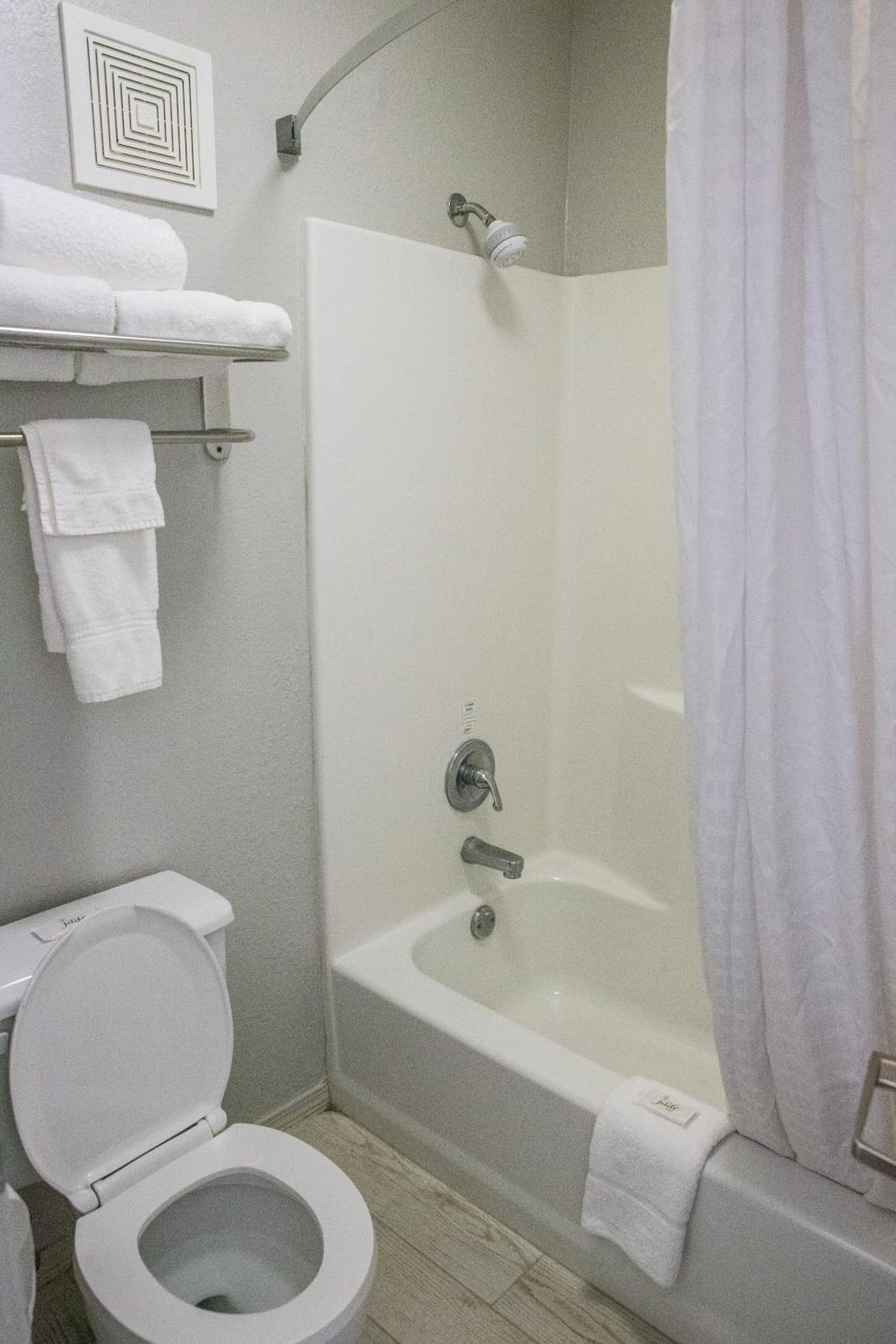 Mockingbird Inn & Suites photo 11