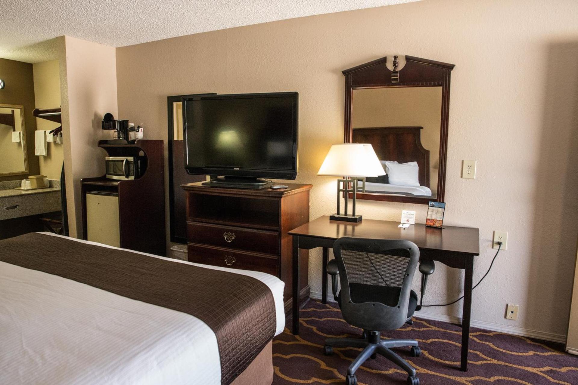 Mockingbird Inn & Suites photo 12