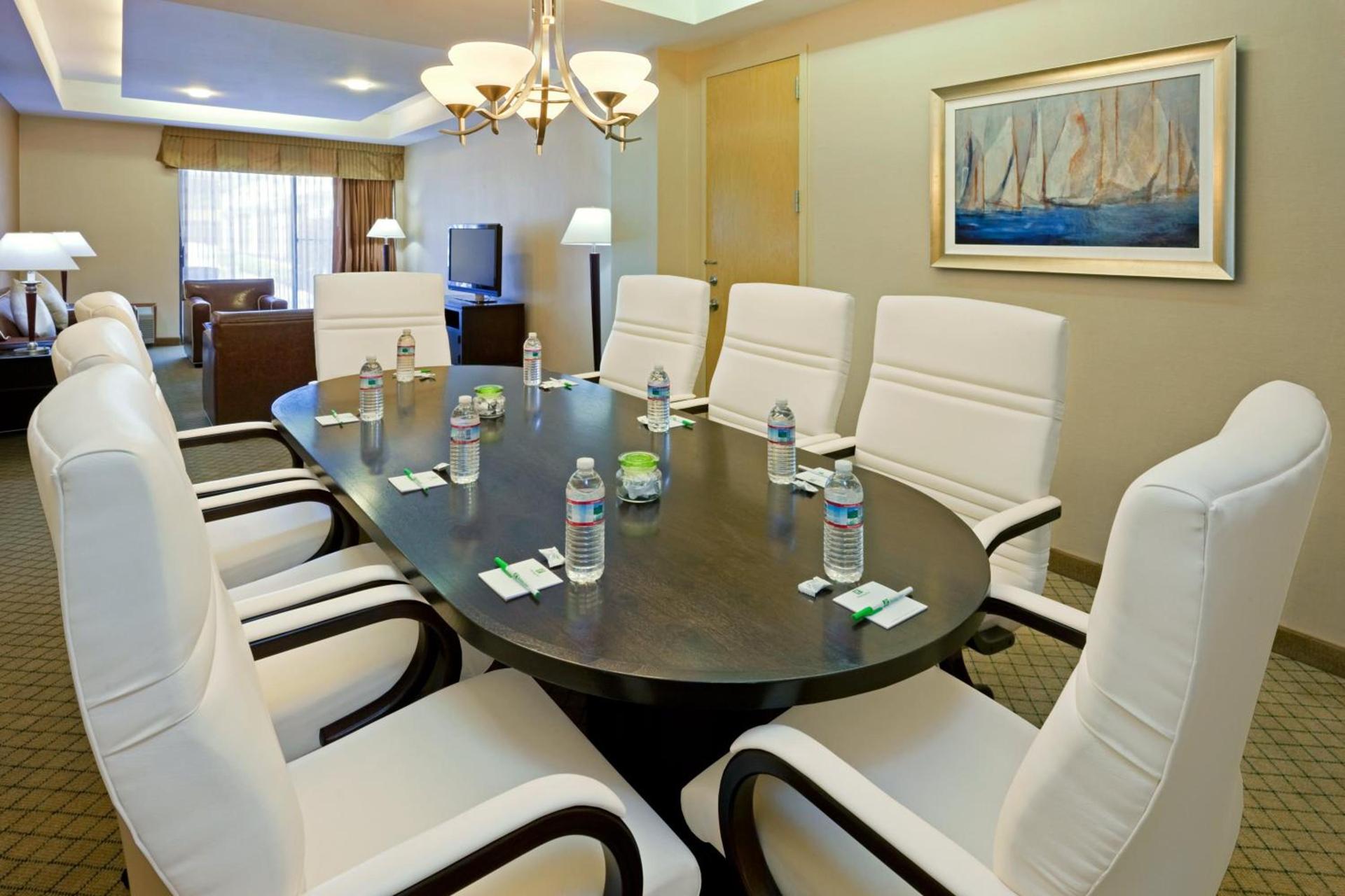 Armoni Inn & Suites photo 10