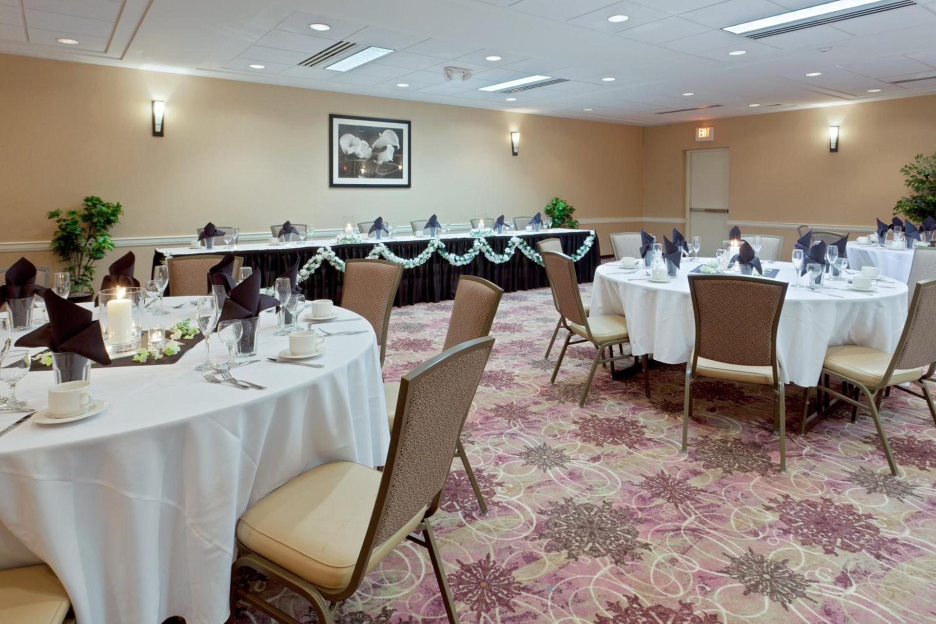 Armoni Inn & Suites photo 14