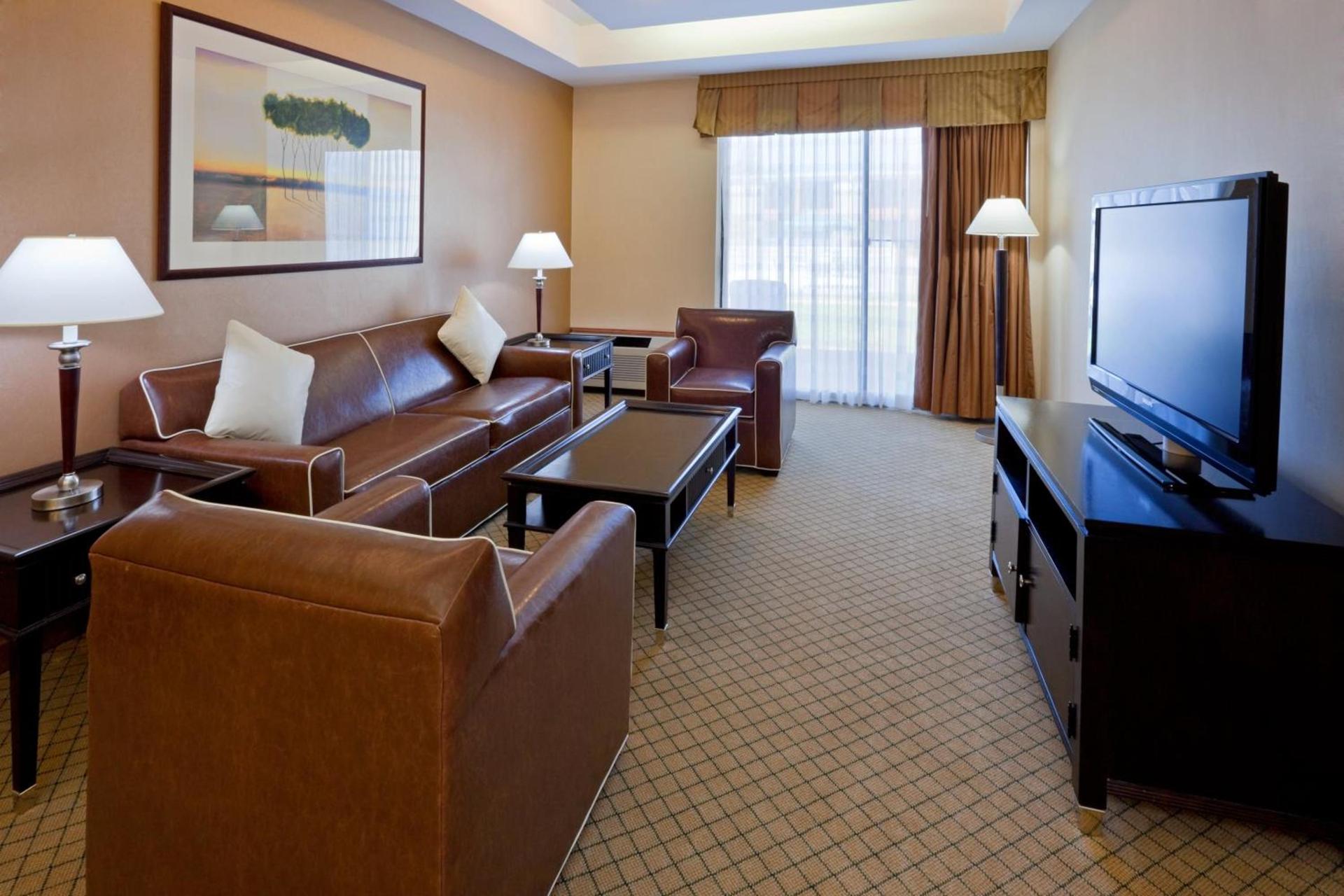 Armoni Inn & Suites photo 41