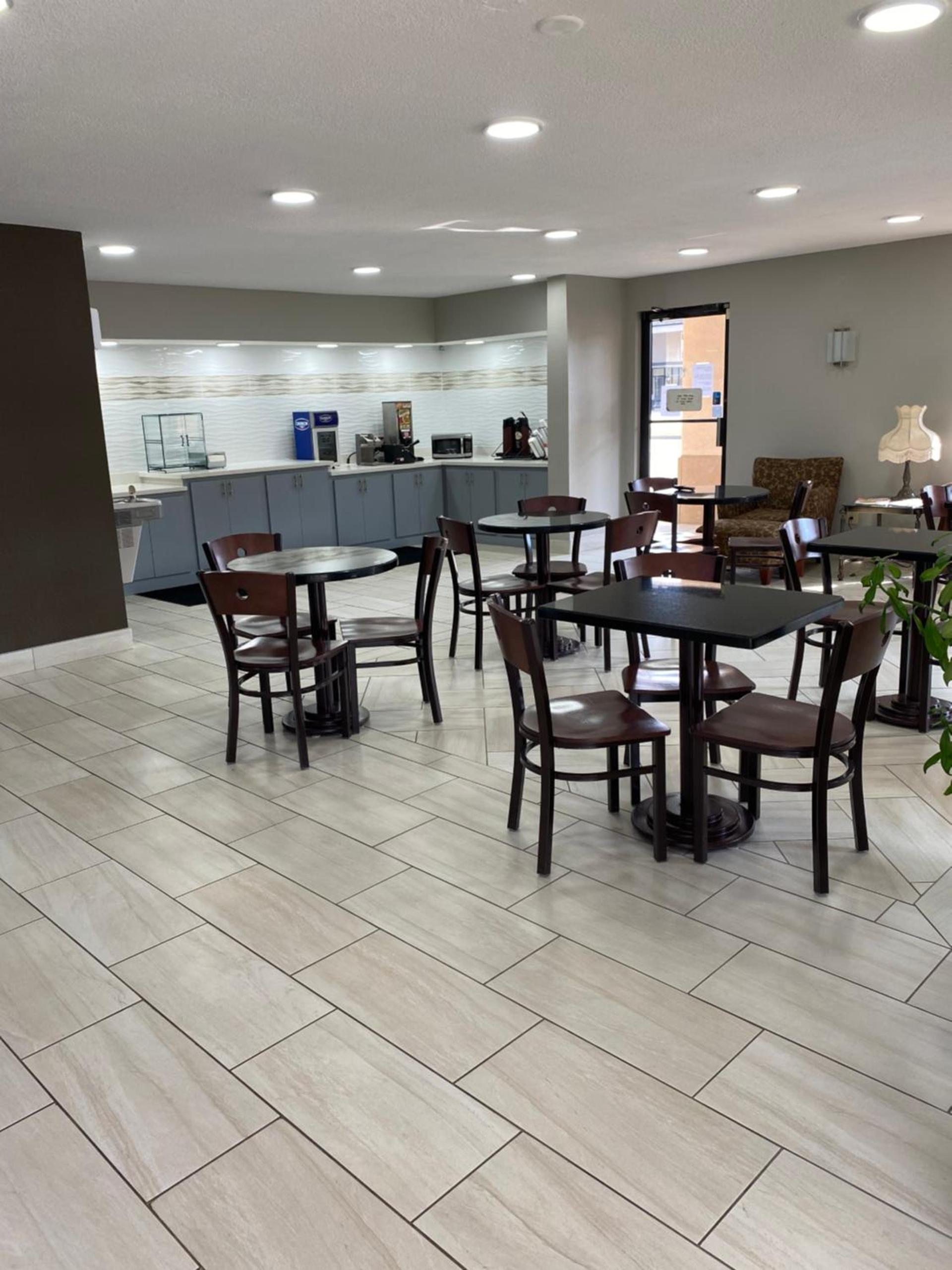 Mockingbird Inn & Suites photo 6