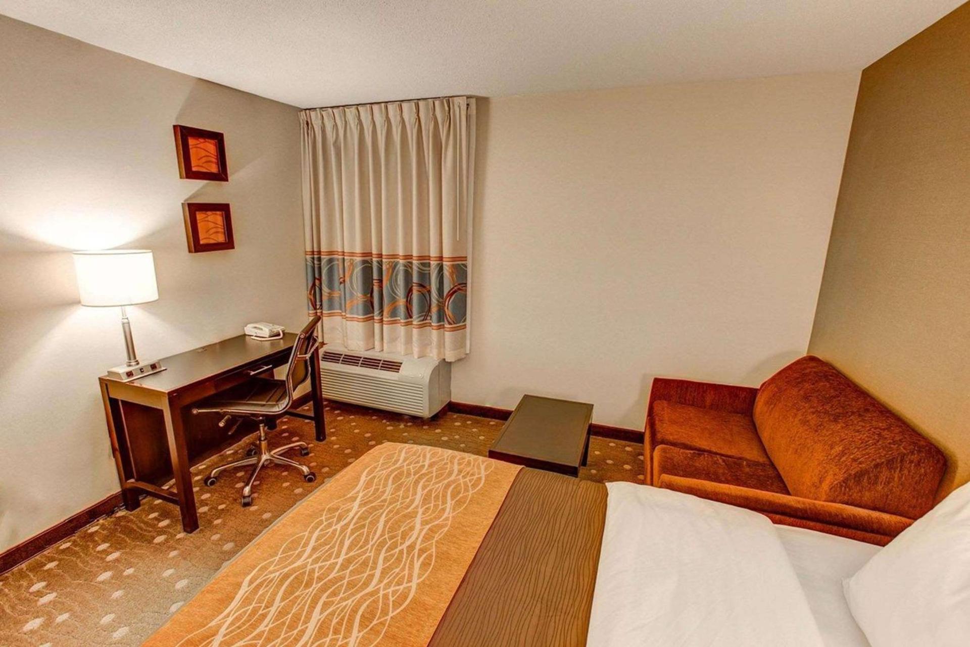 Comfort Inn Pittsburgh Crafton photo 11