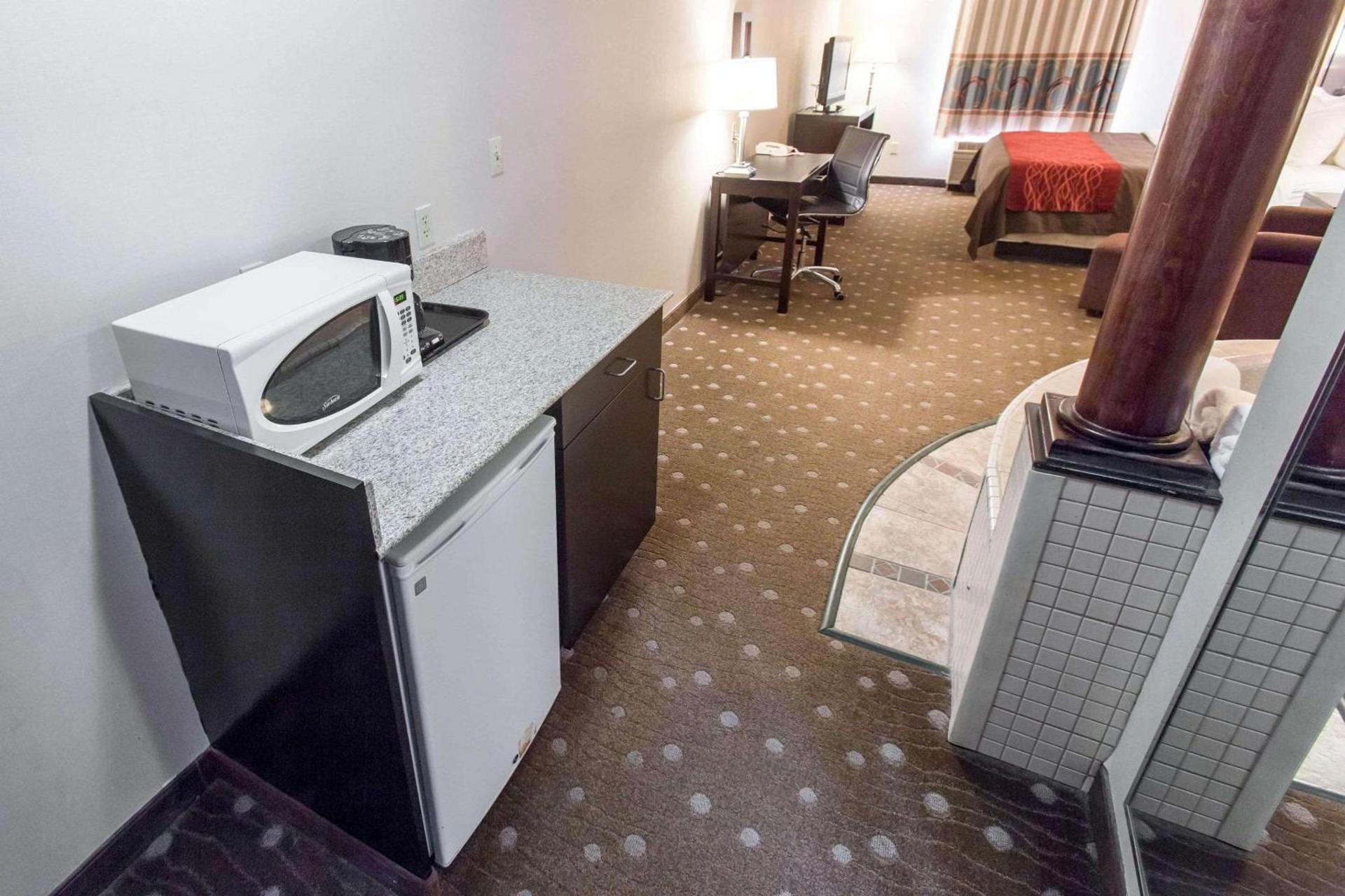 Comfort Inn Pittsburgh Crafton photo 24