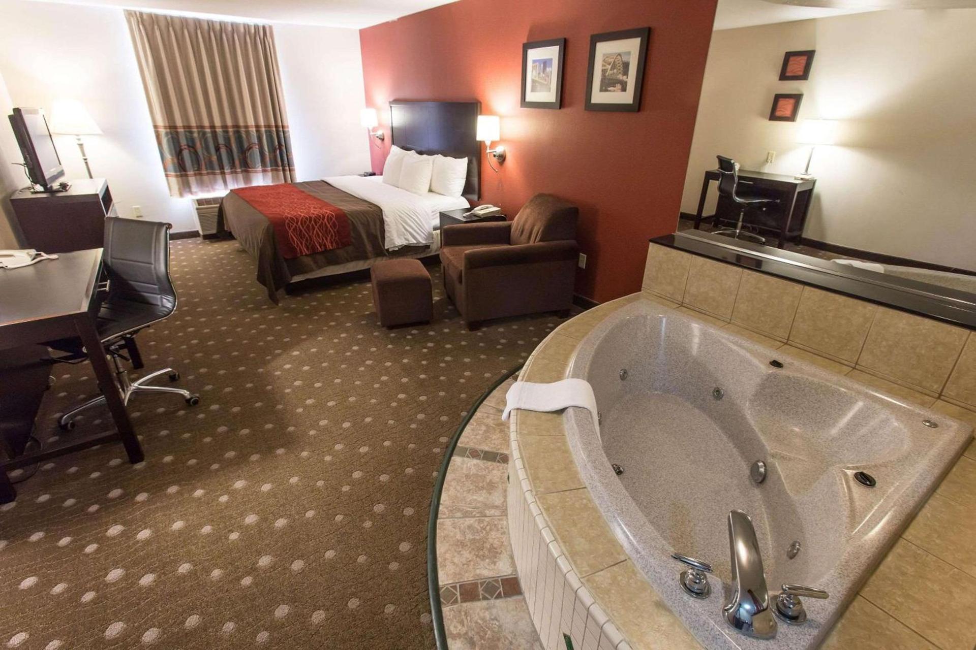 Comfort Inn Pittsburgh Crafton photo 25
