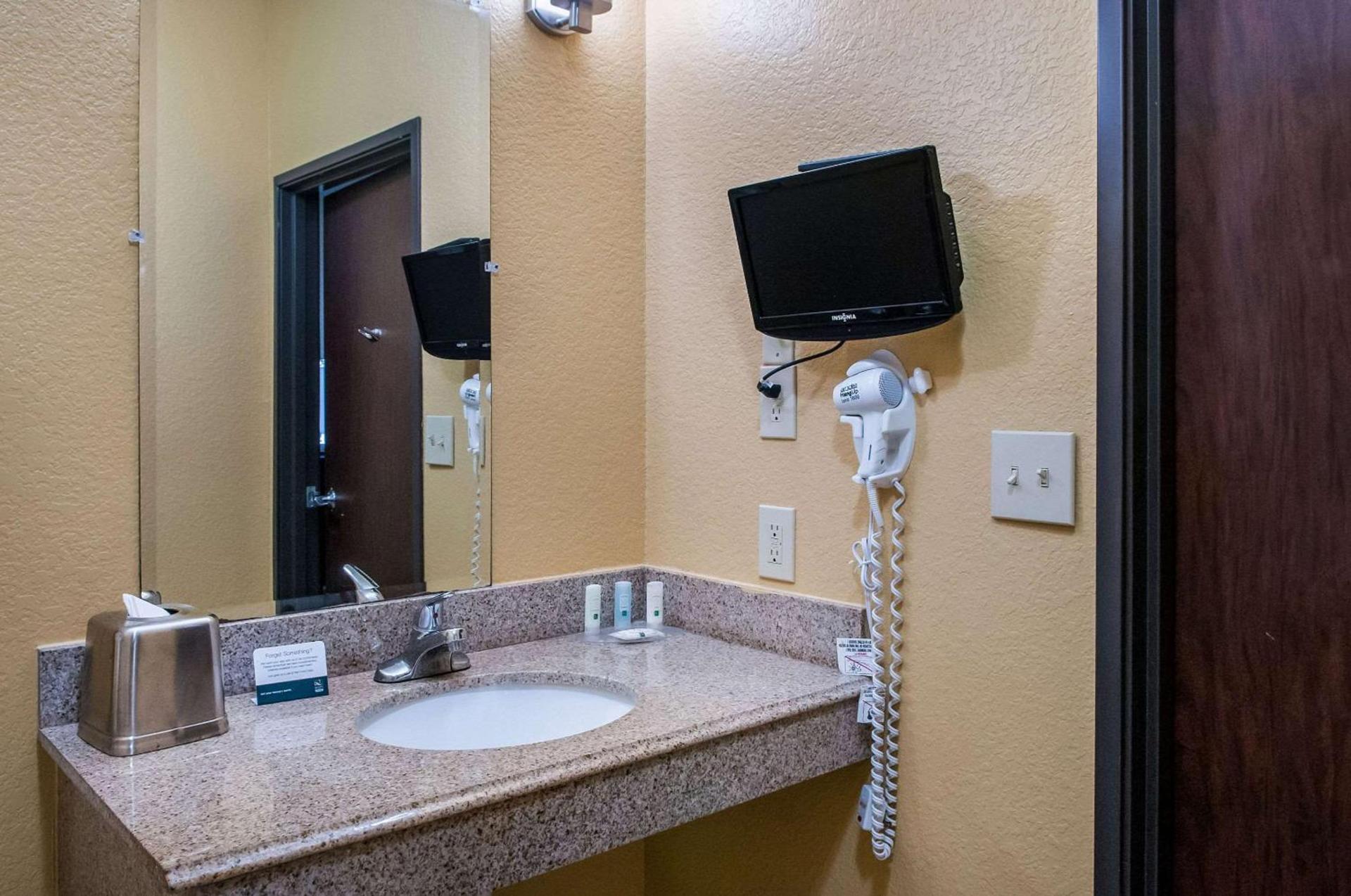Quality Inn & Suites Slidell photo 9