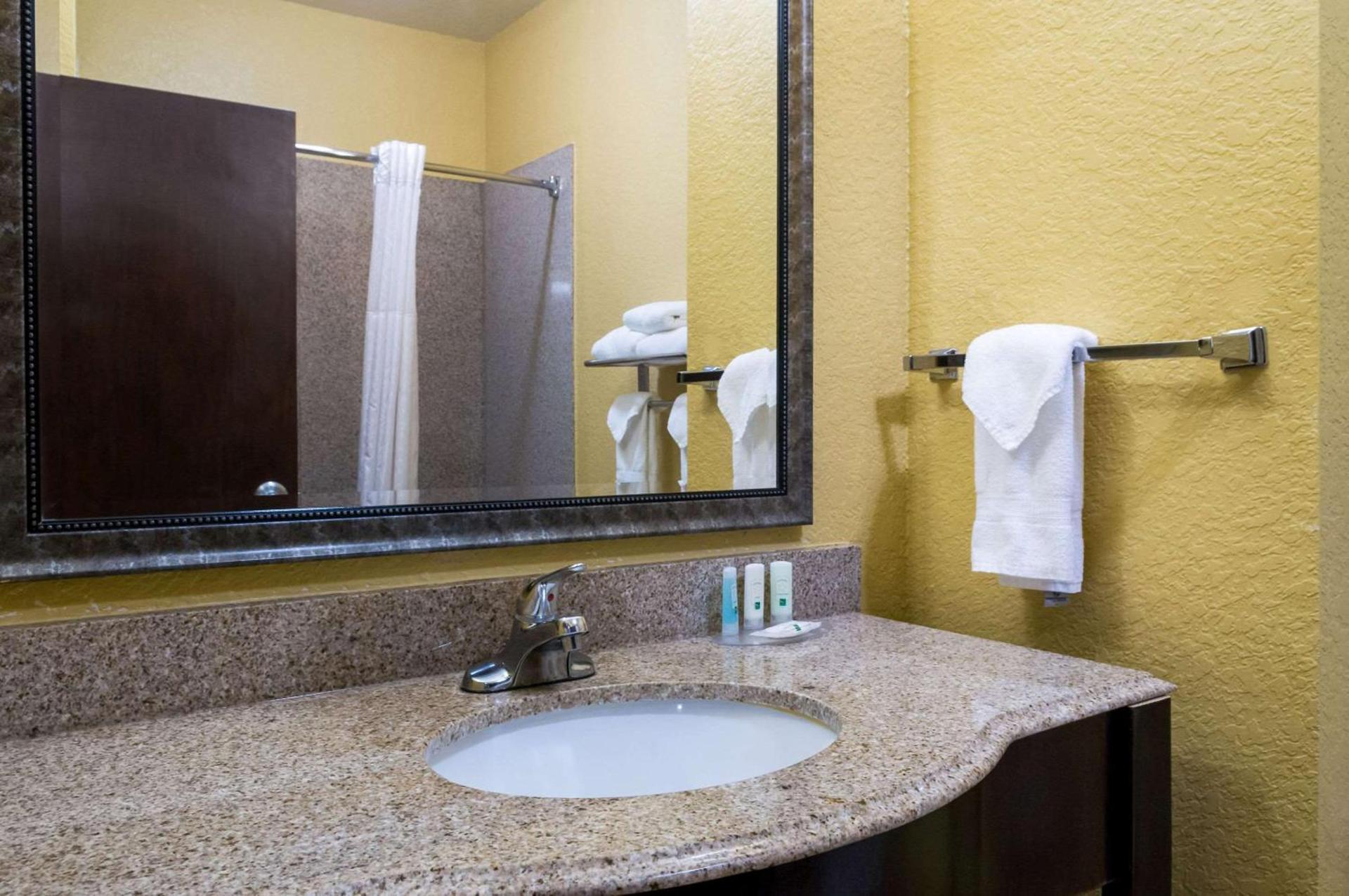 Quality Inn & Suites Slidell photo 13