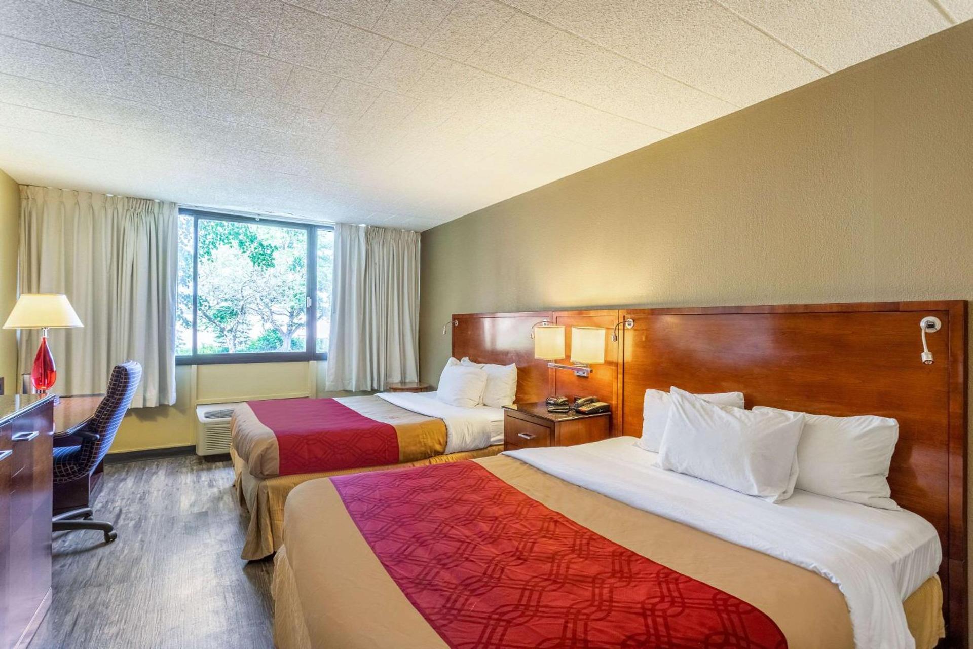 Econo Lodge photo 13