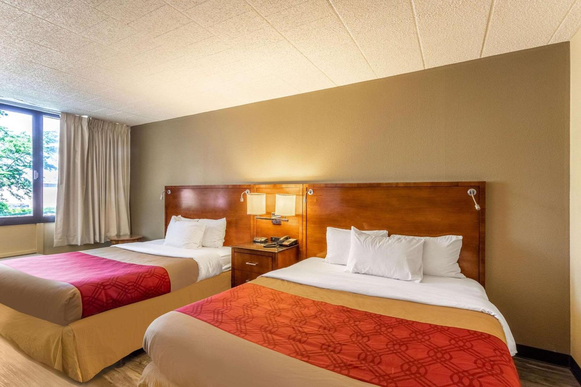 Econo Lodge photo 14