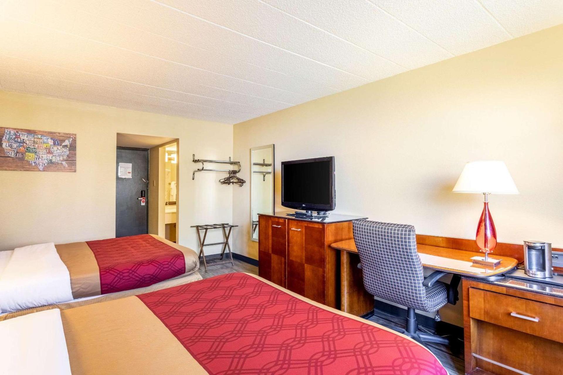 Econo Lodge photo 15