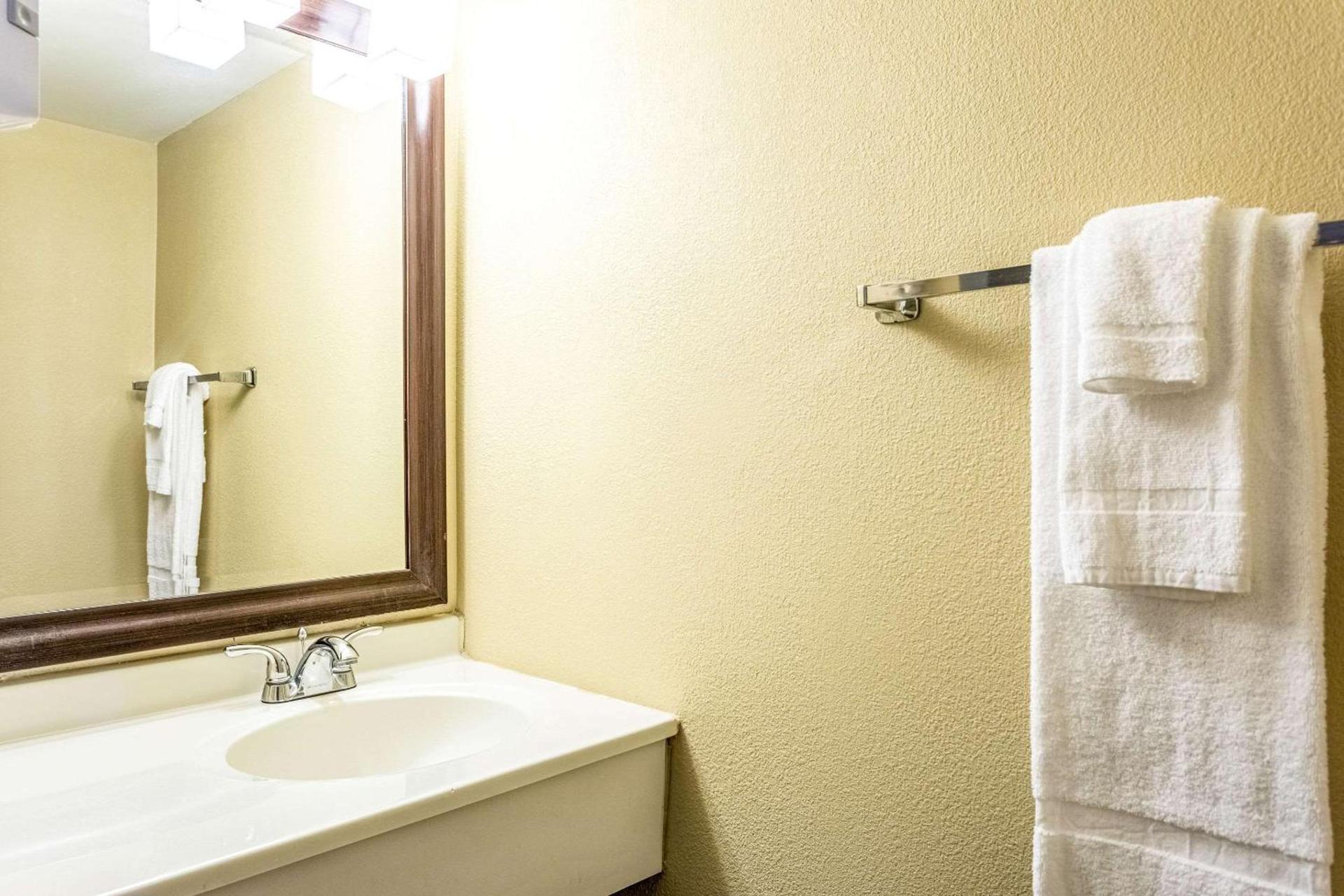 Econo Lodge photo 19