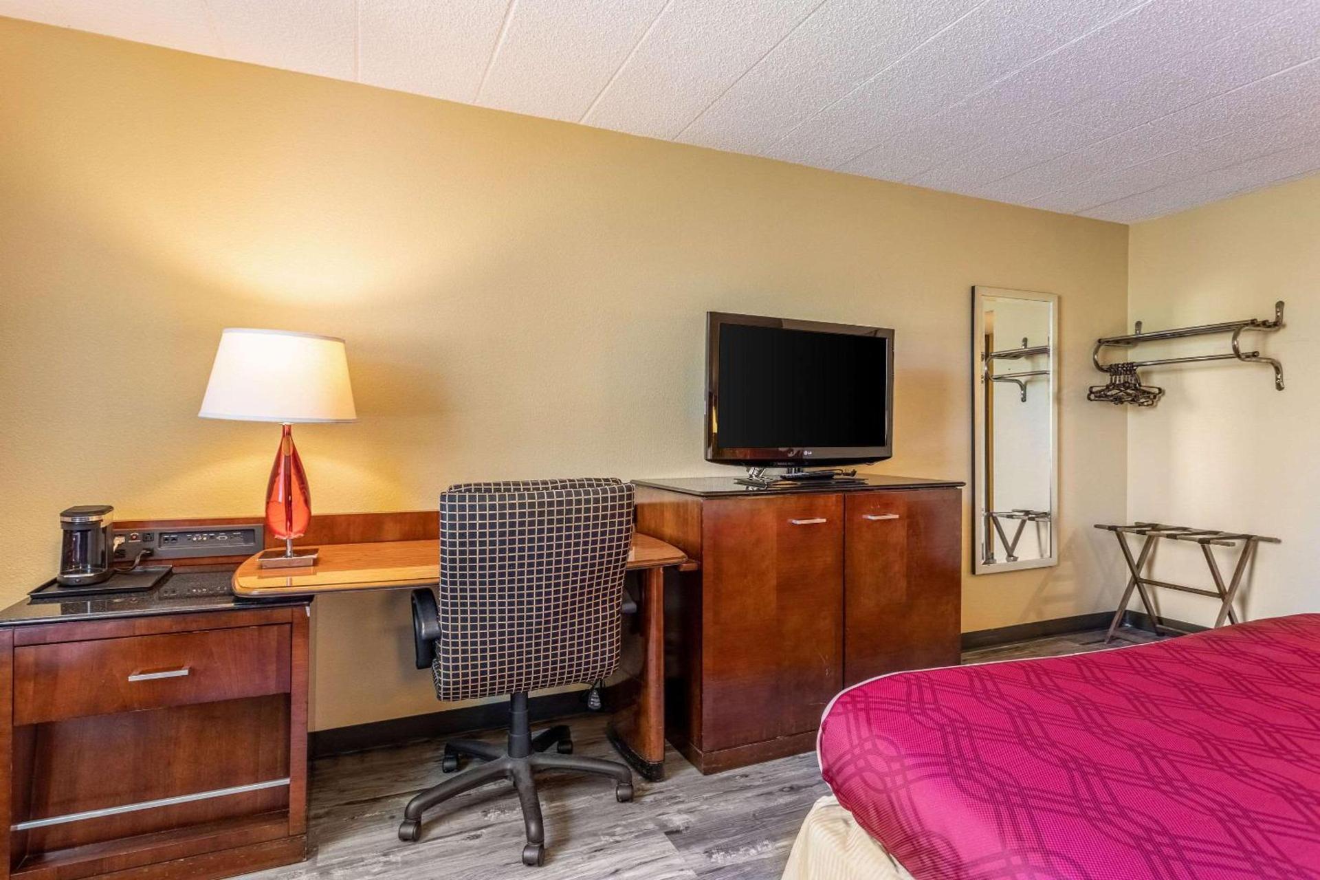 Econo Lodge photo 12