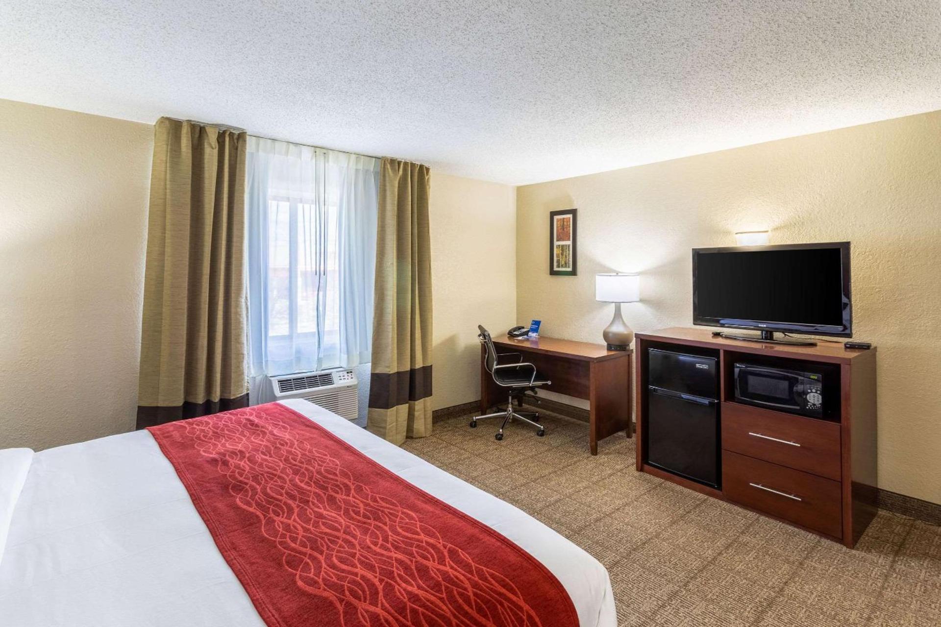 Comfort Inn Waukesha - Milwaukee West photo 16