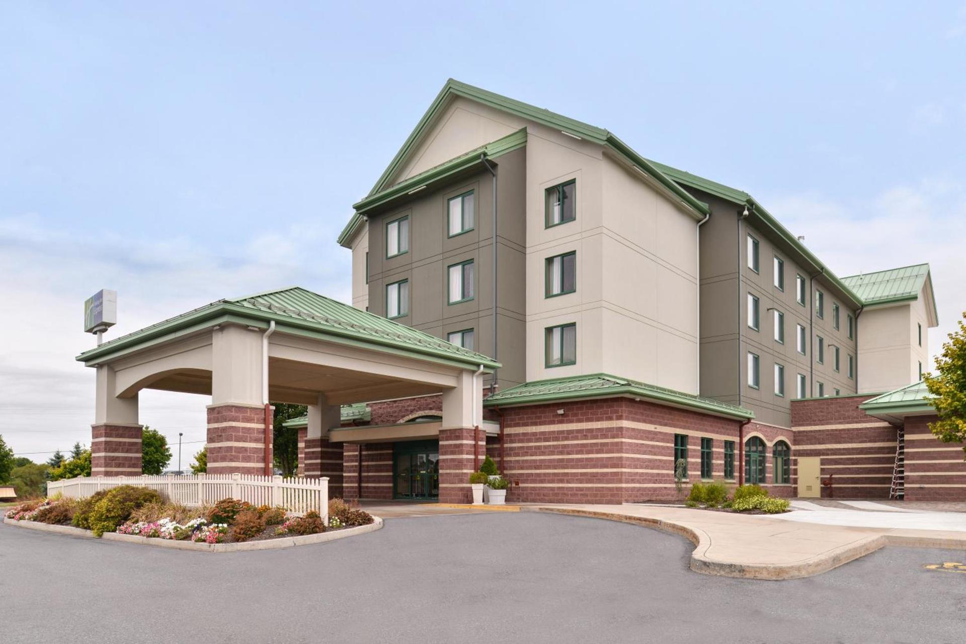 Holiday Inn Express Breezewood by IHG — hotel in Breezewood