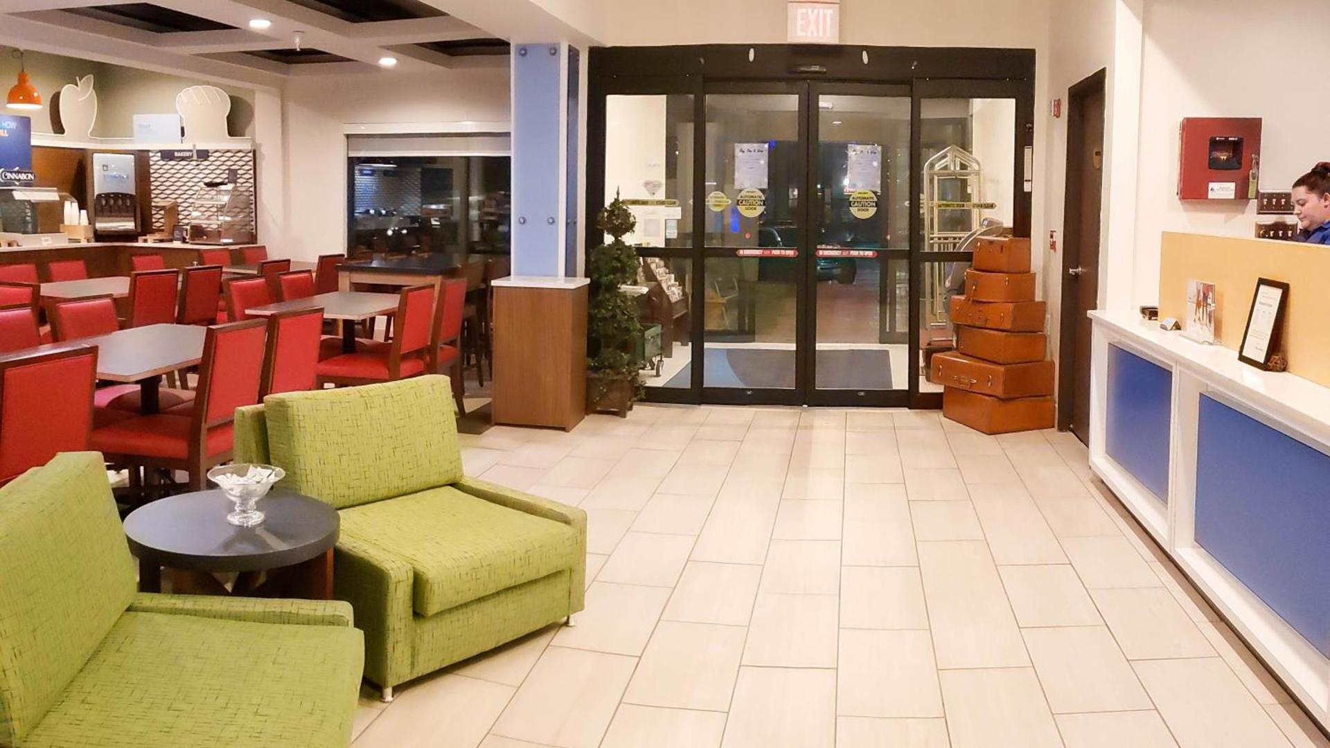 Holiday Inn Express Osage Beach - Lake of the Ozarks by IHG photo 5
