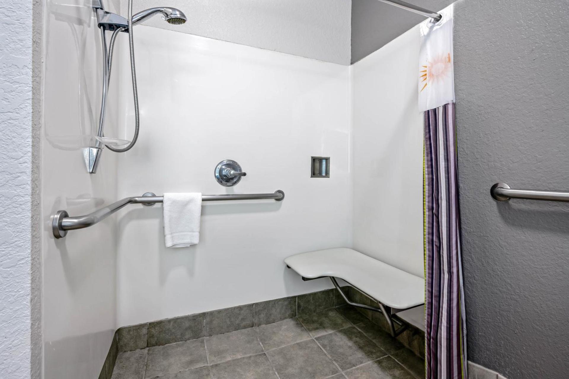 La Quinta by Wyndham Conroe photo 5