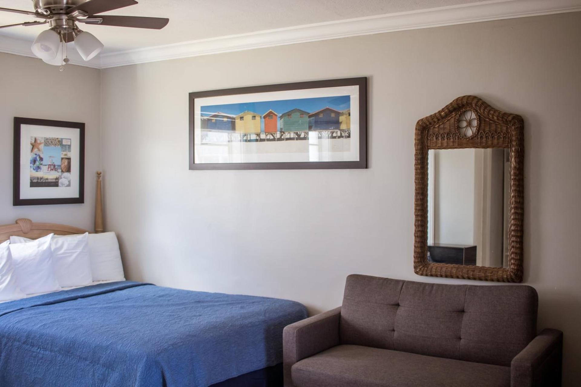 Riptide Oceanfront Hotel photo 33