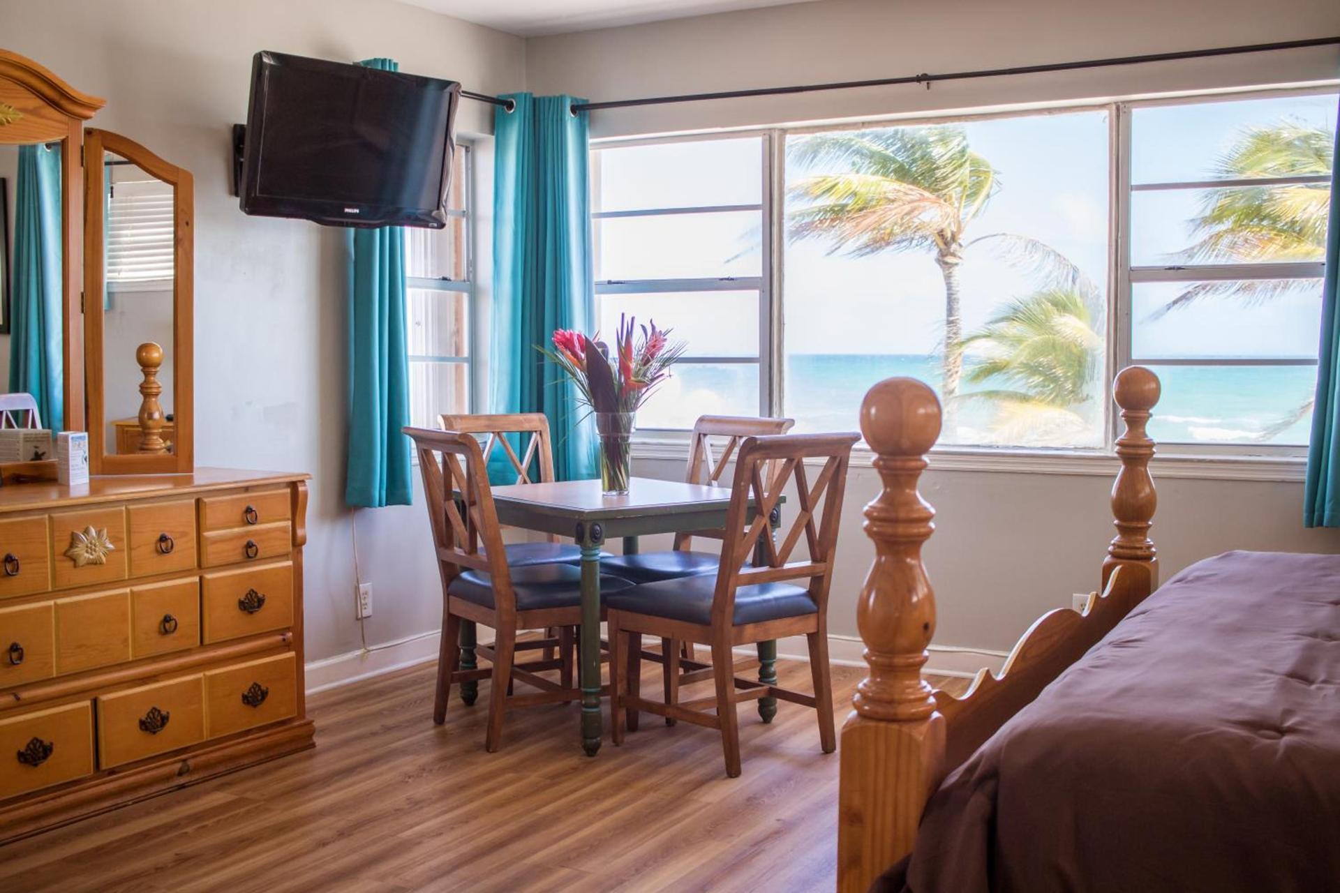Riptide Oceanfront Hotel photo 8
