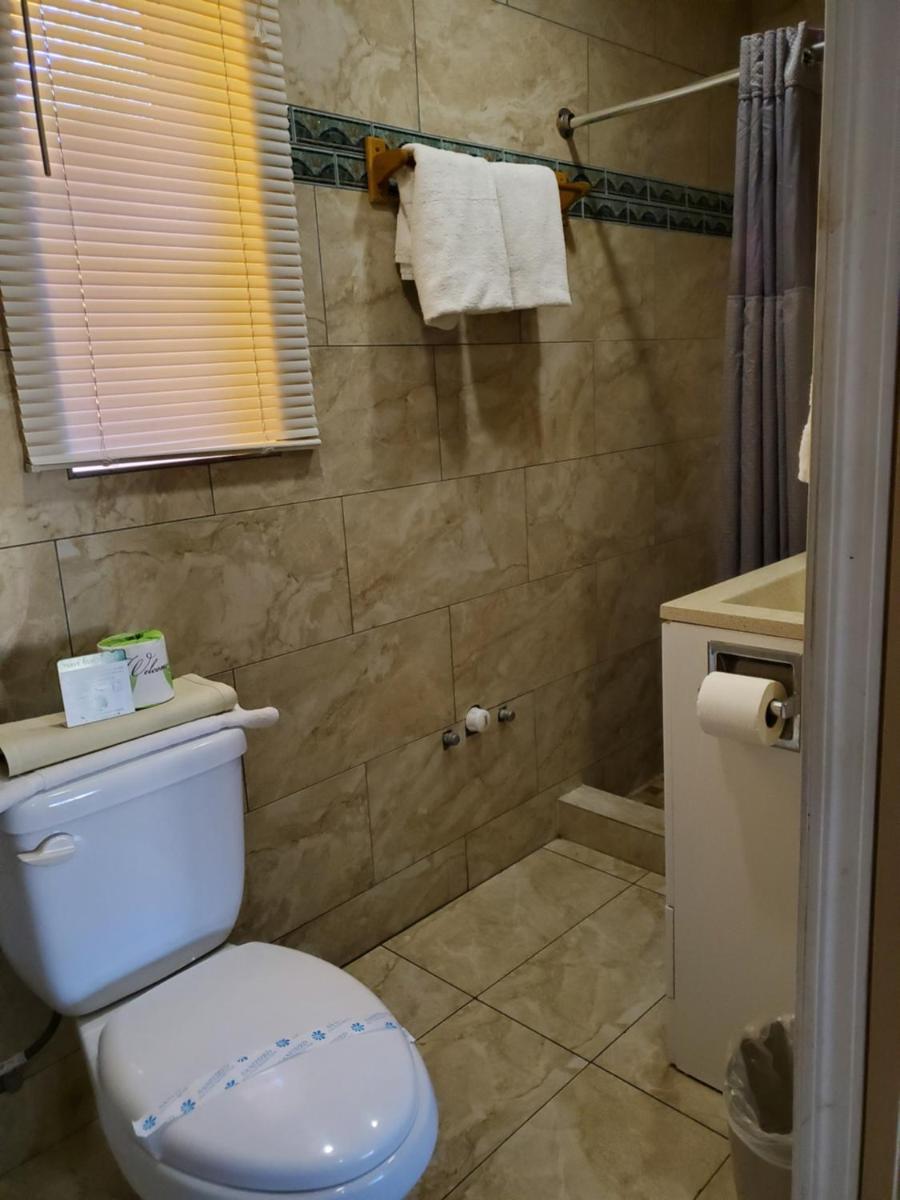 PineCrest Inn & Suites photo 17