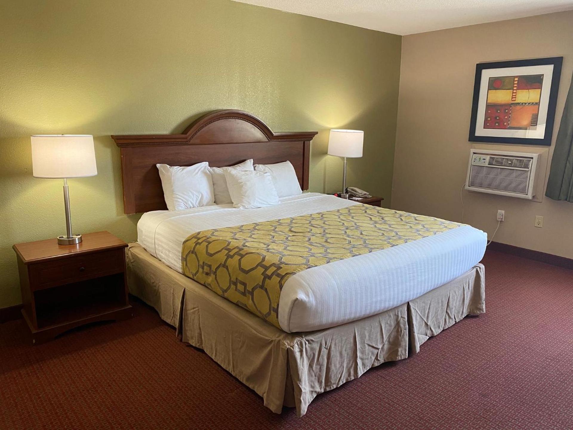 Baymont by Wyndham Kokomo photo 24