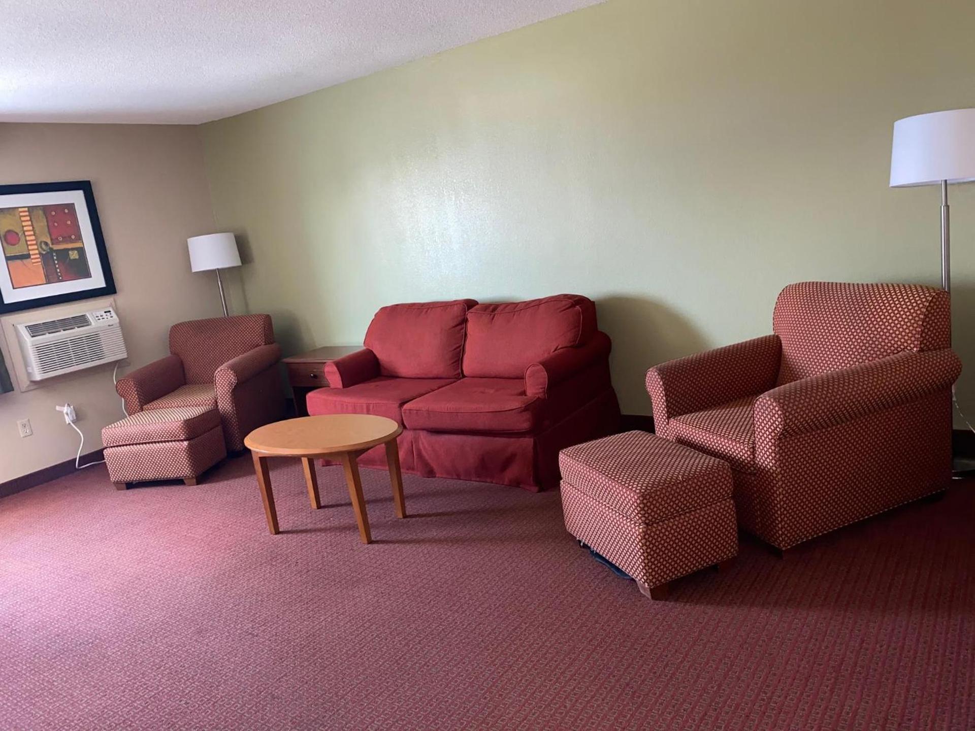 Baymont by Wyndham Kokomo photo 21