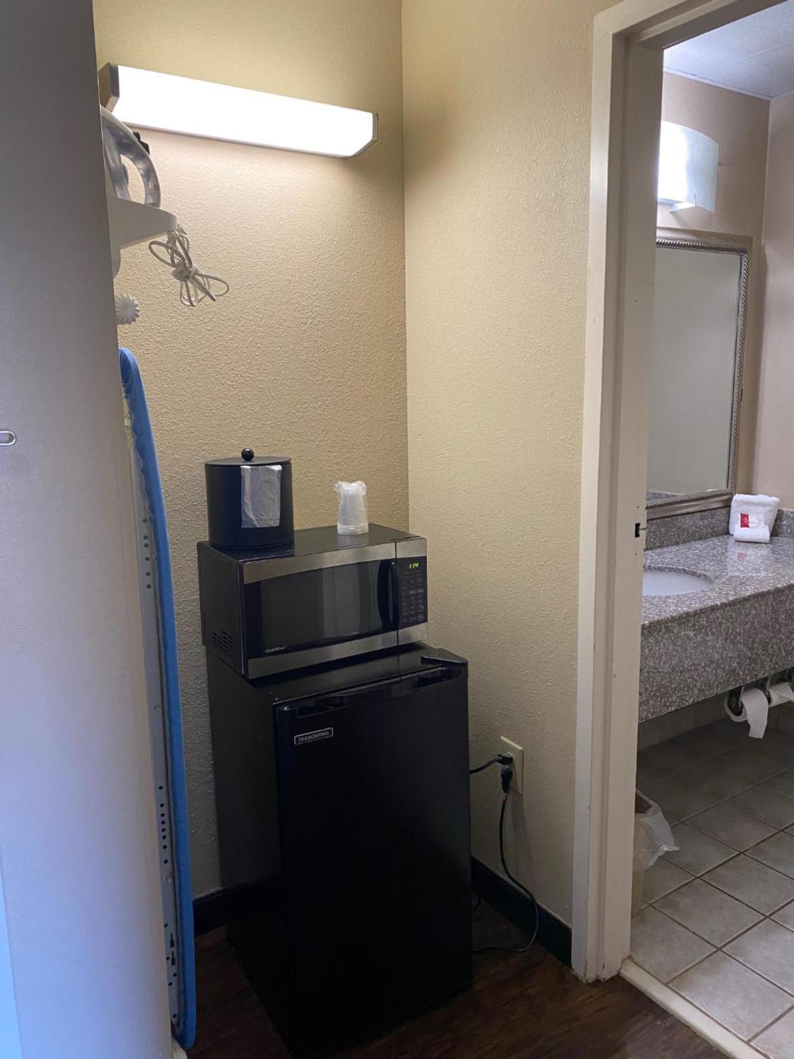 Baymont by Wyndham Kokomo photo 19