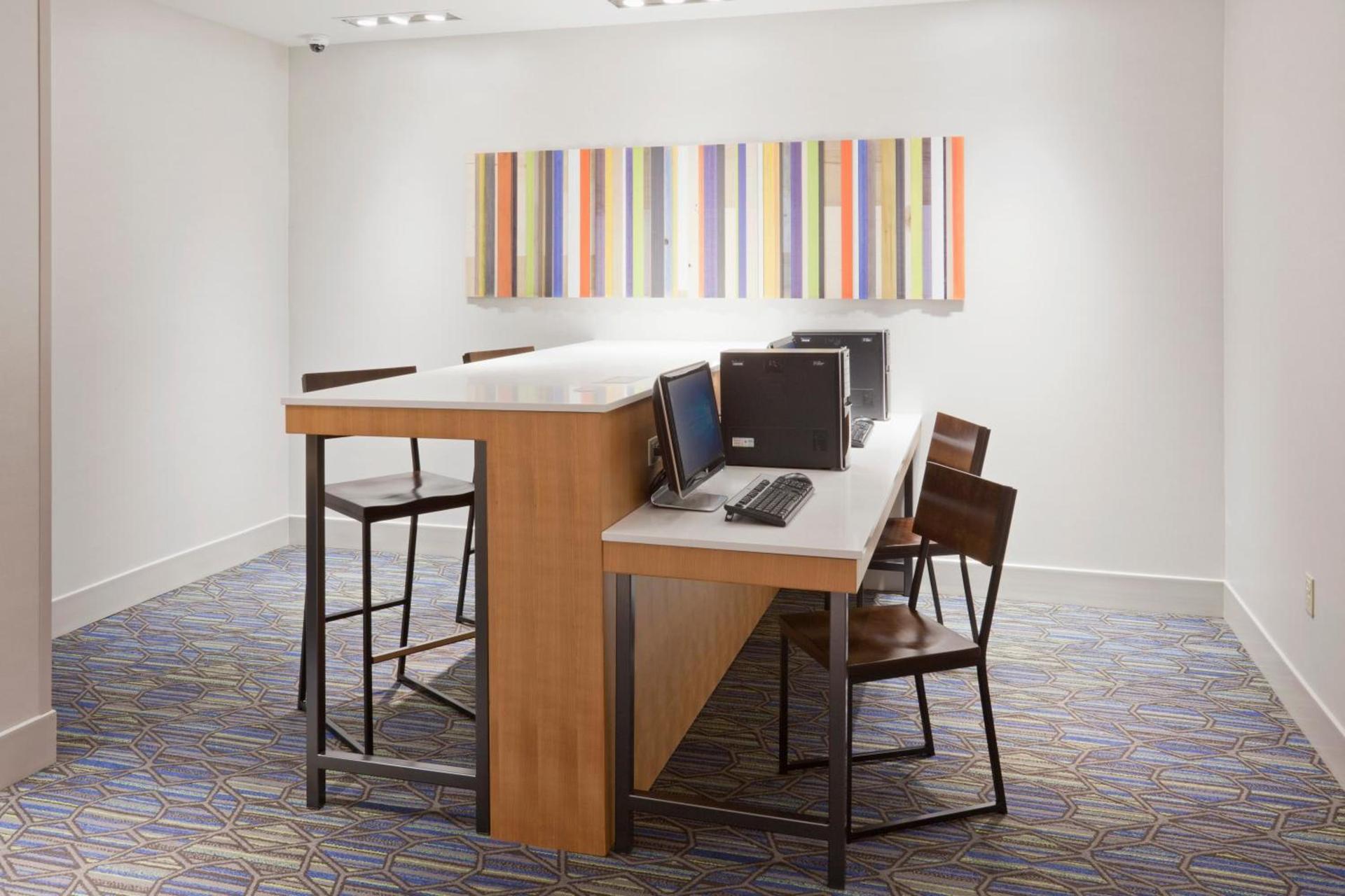 Holiday Inn Express Roseville-St. Paul by IHG photo 22