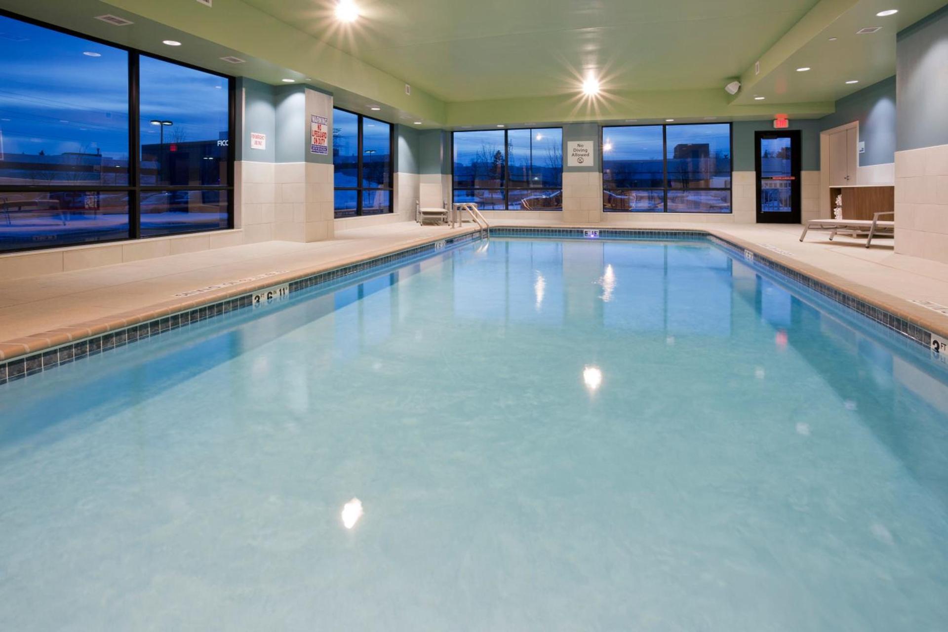 Holiday Inn Express Roseville-St. Paul by IHG photo 27