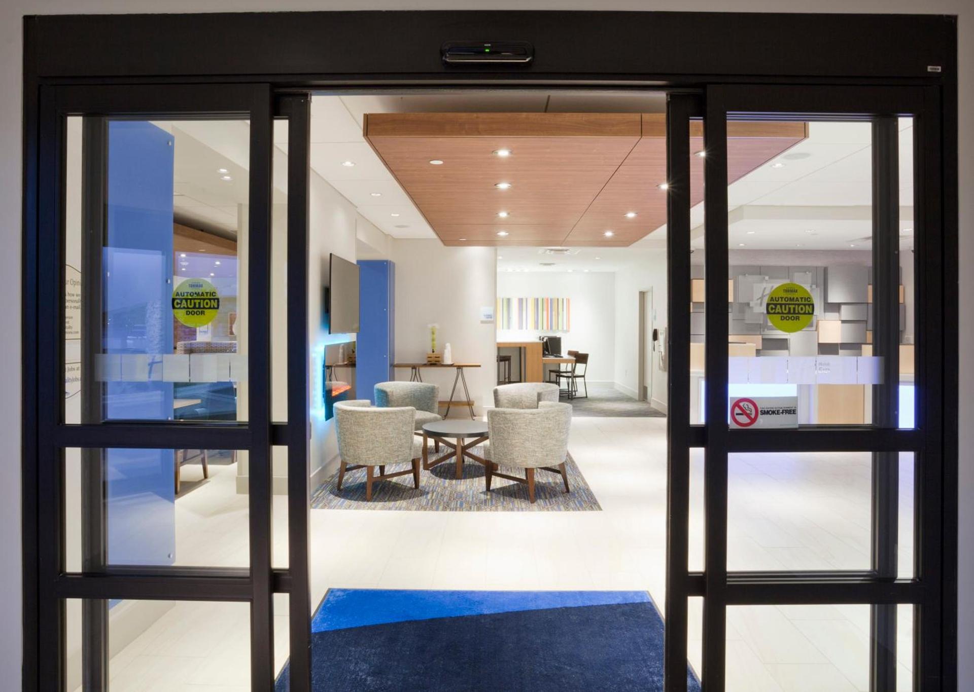 Holiday Inn Express Roseville-St. Paul by IHG photo 28
