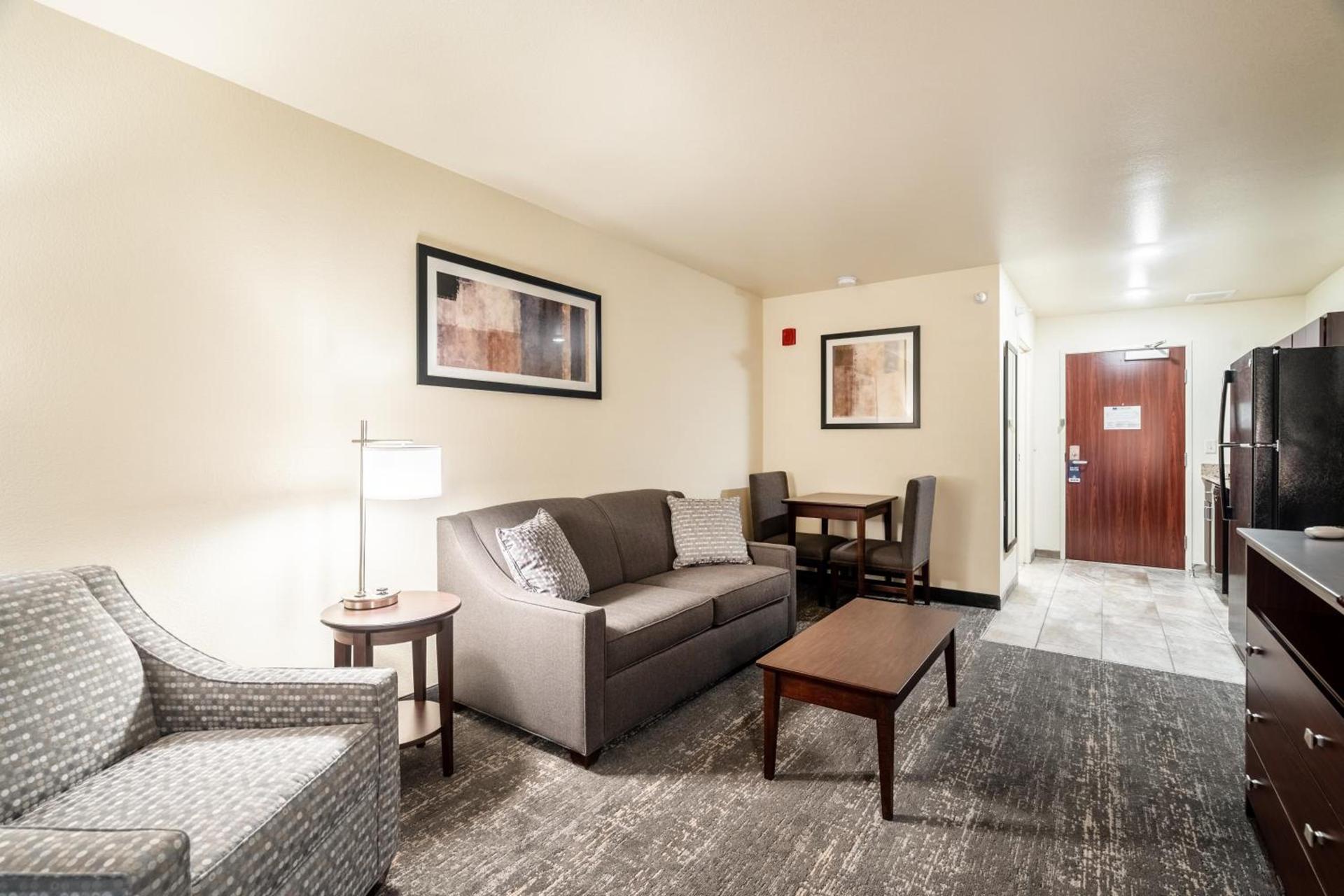 Cobblestone Hotel & Suites - Andrews photo 10
