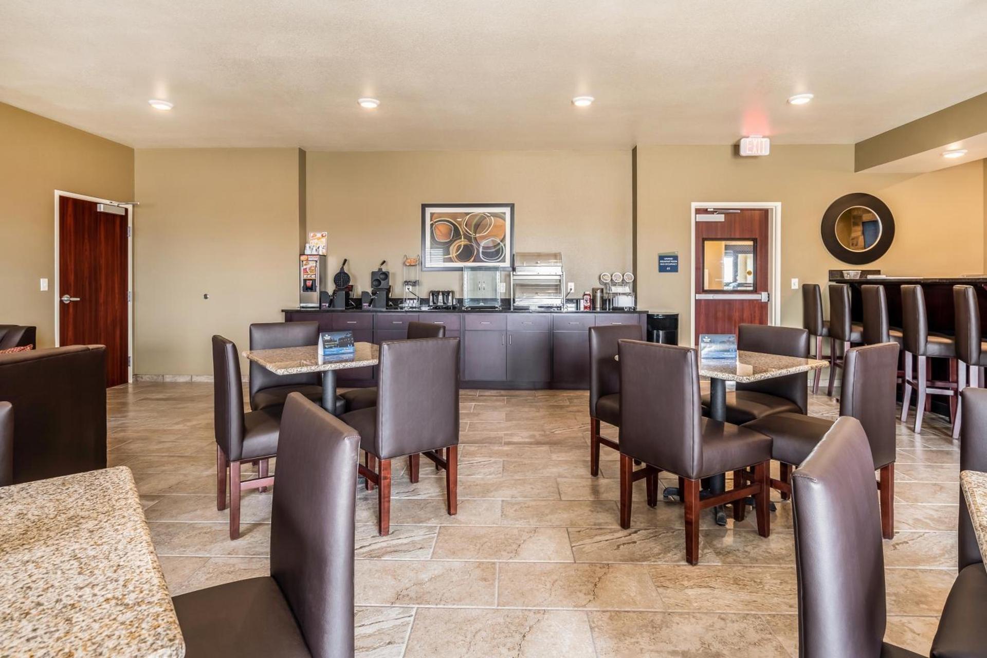 Cobblestone Hotel & Suites - Andrews photo 8