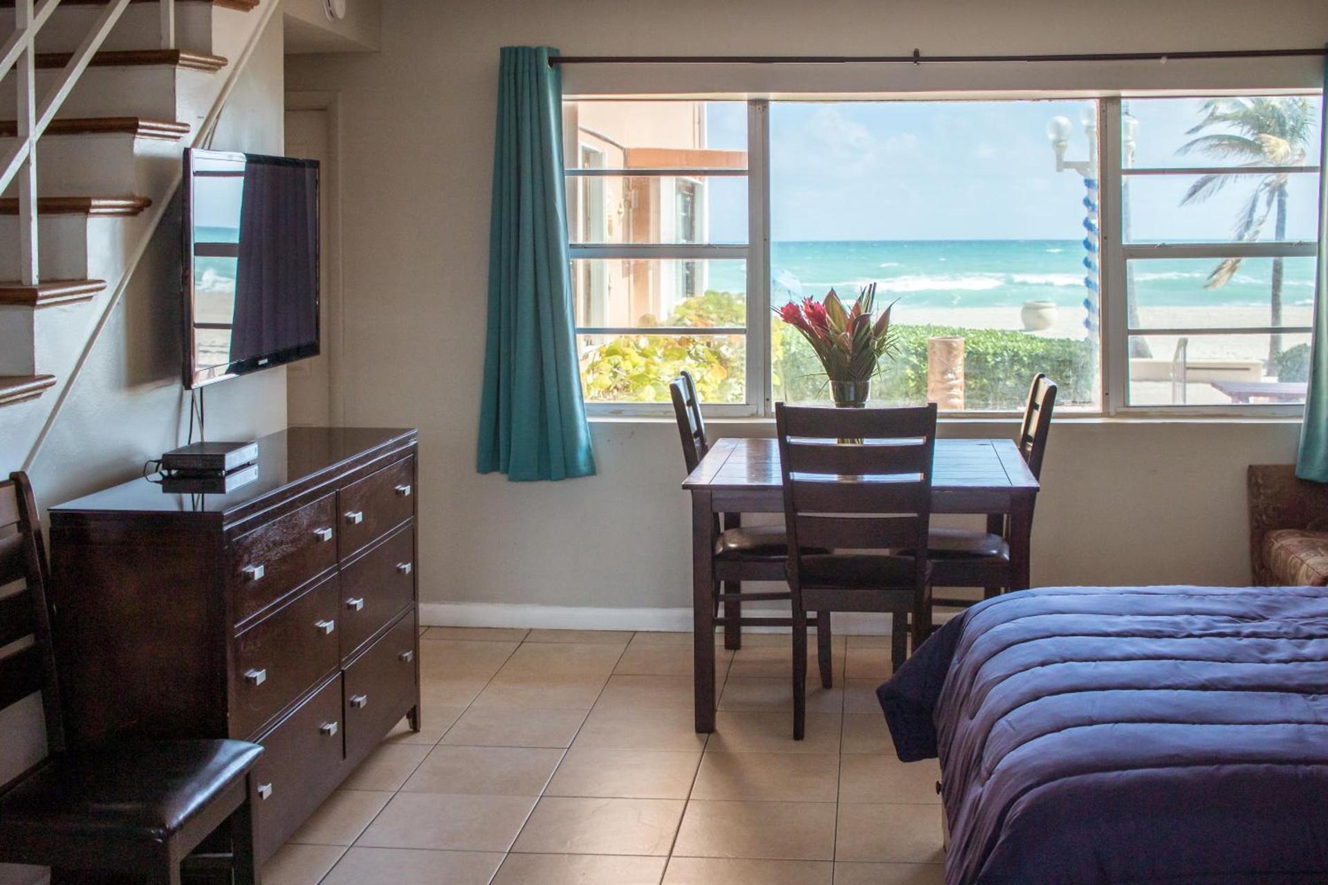 Riptide Oceanfront Hotel photo 6