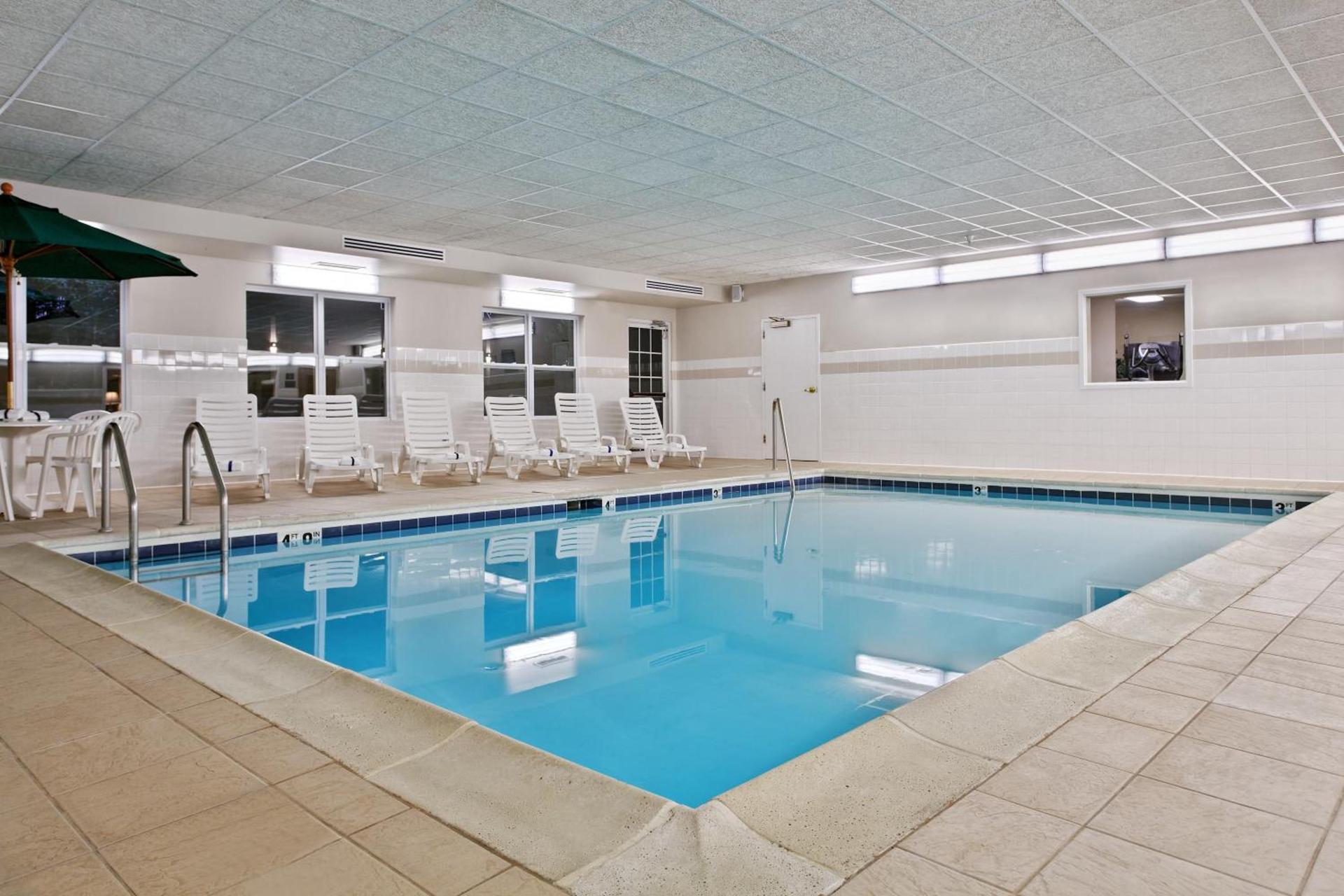 Country Inn & Suites by Radisson, Peoria North, IL photo 32