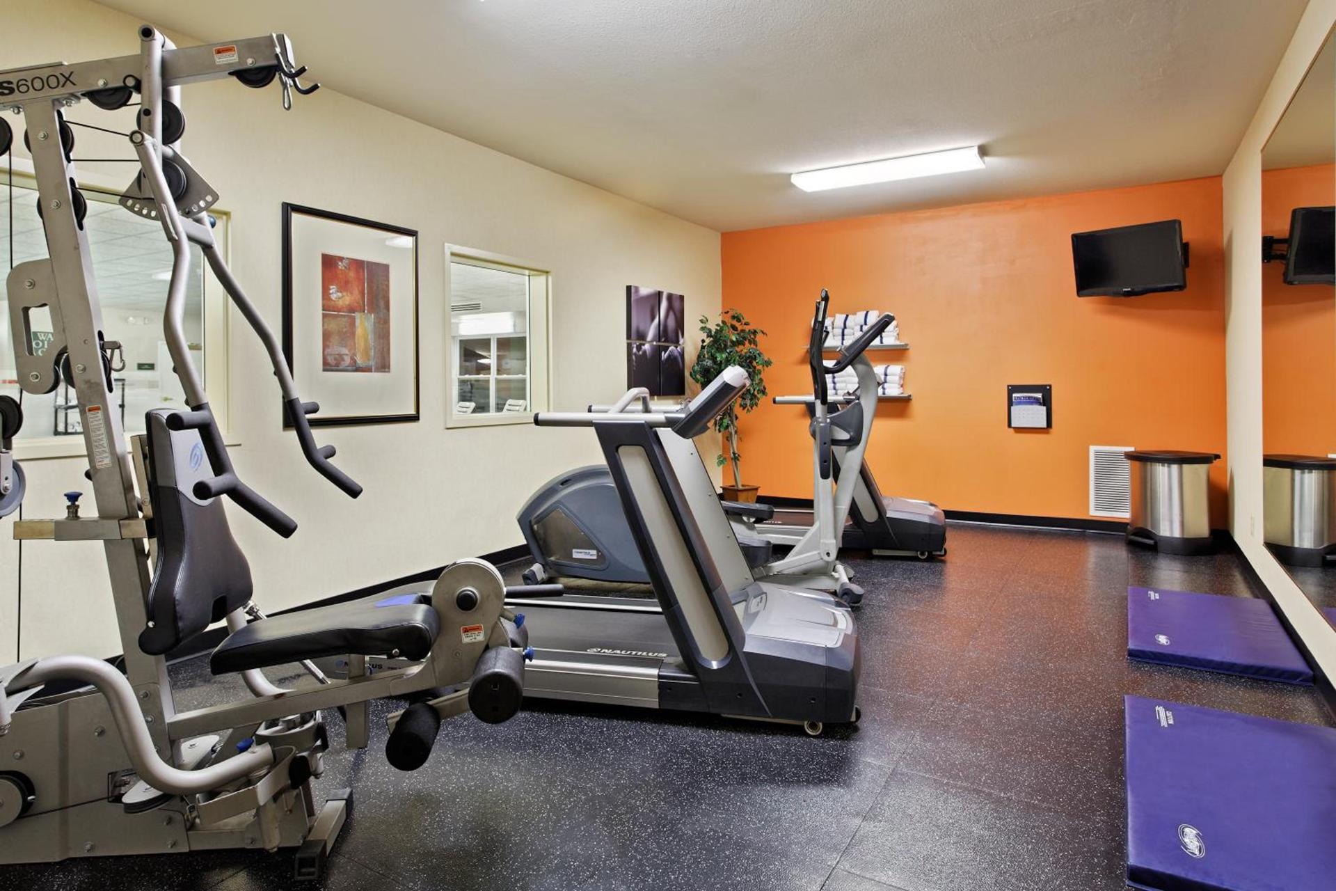 Country Inn & Suites by Radisson, Peoria North, IL photo 34