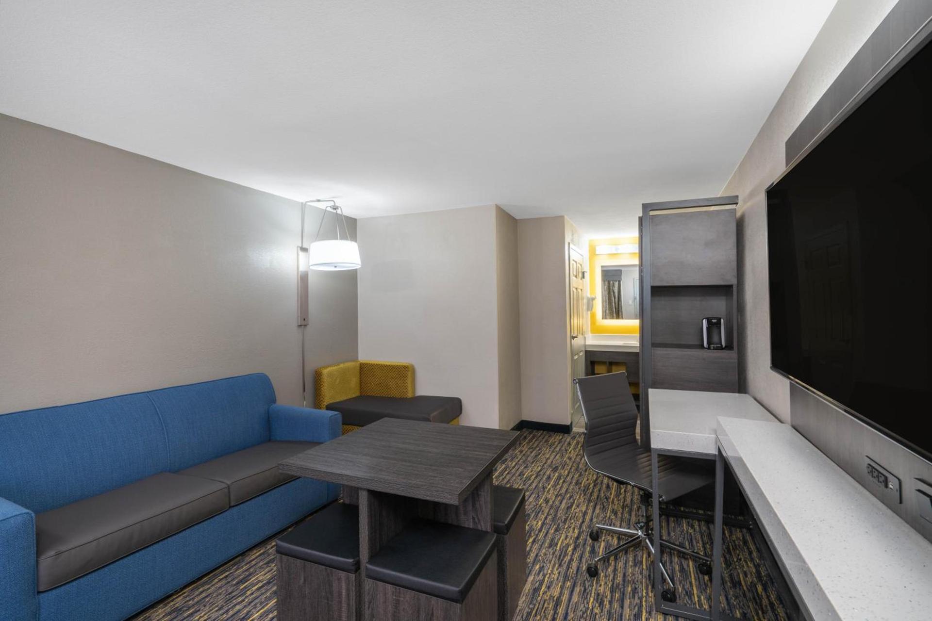 Baymont by Wyndham Murfreesboro photo 36