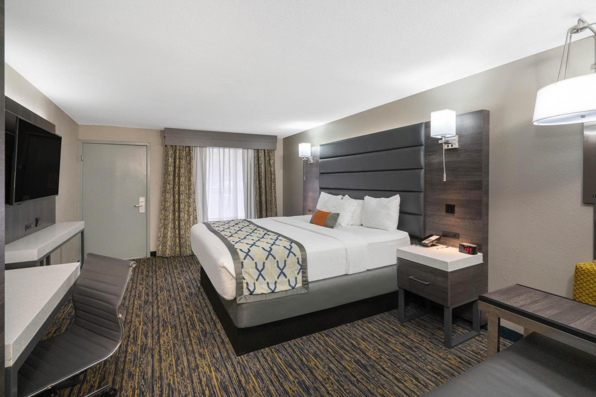 Baymont by Wyndham Murfreesboro photo 38