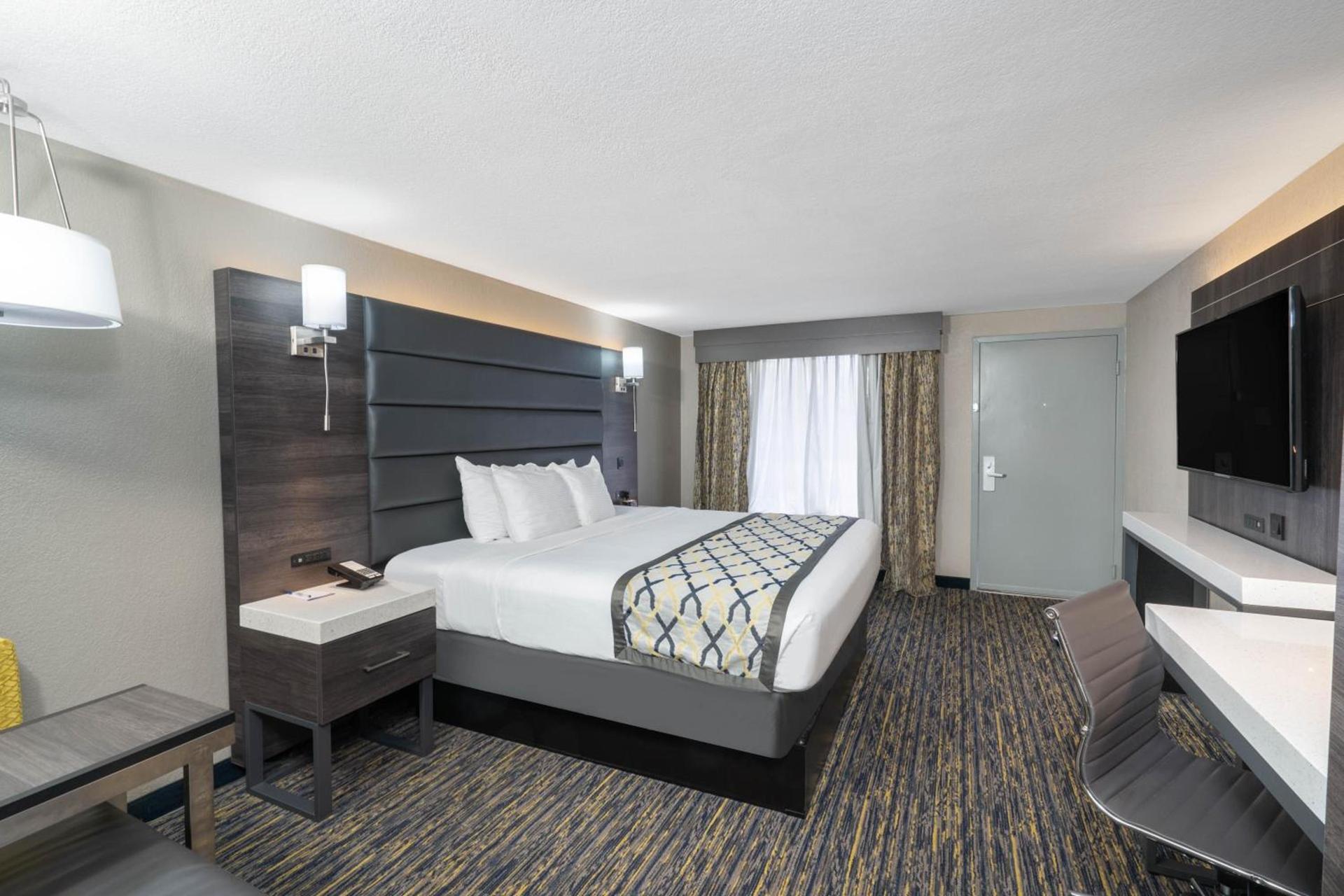 Baymont by Wyndham Murfreesboro photo 40